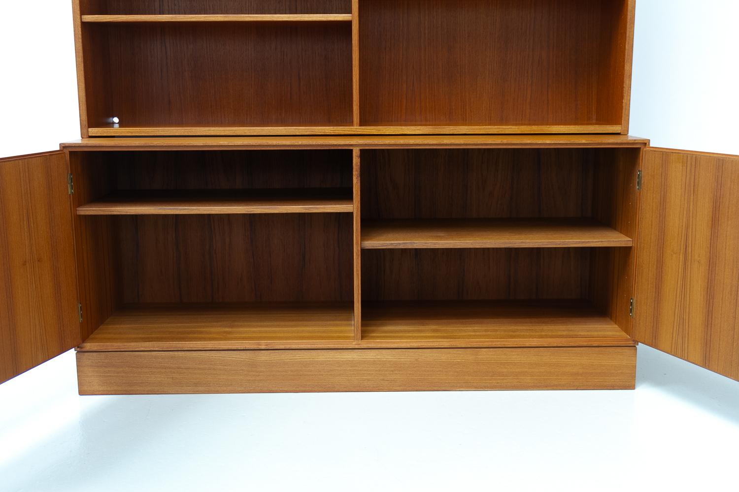 Dänisches Modernes Bücherregal aus Teakholz, 1960er Jahre. im Angebot 2