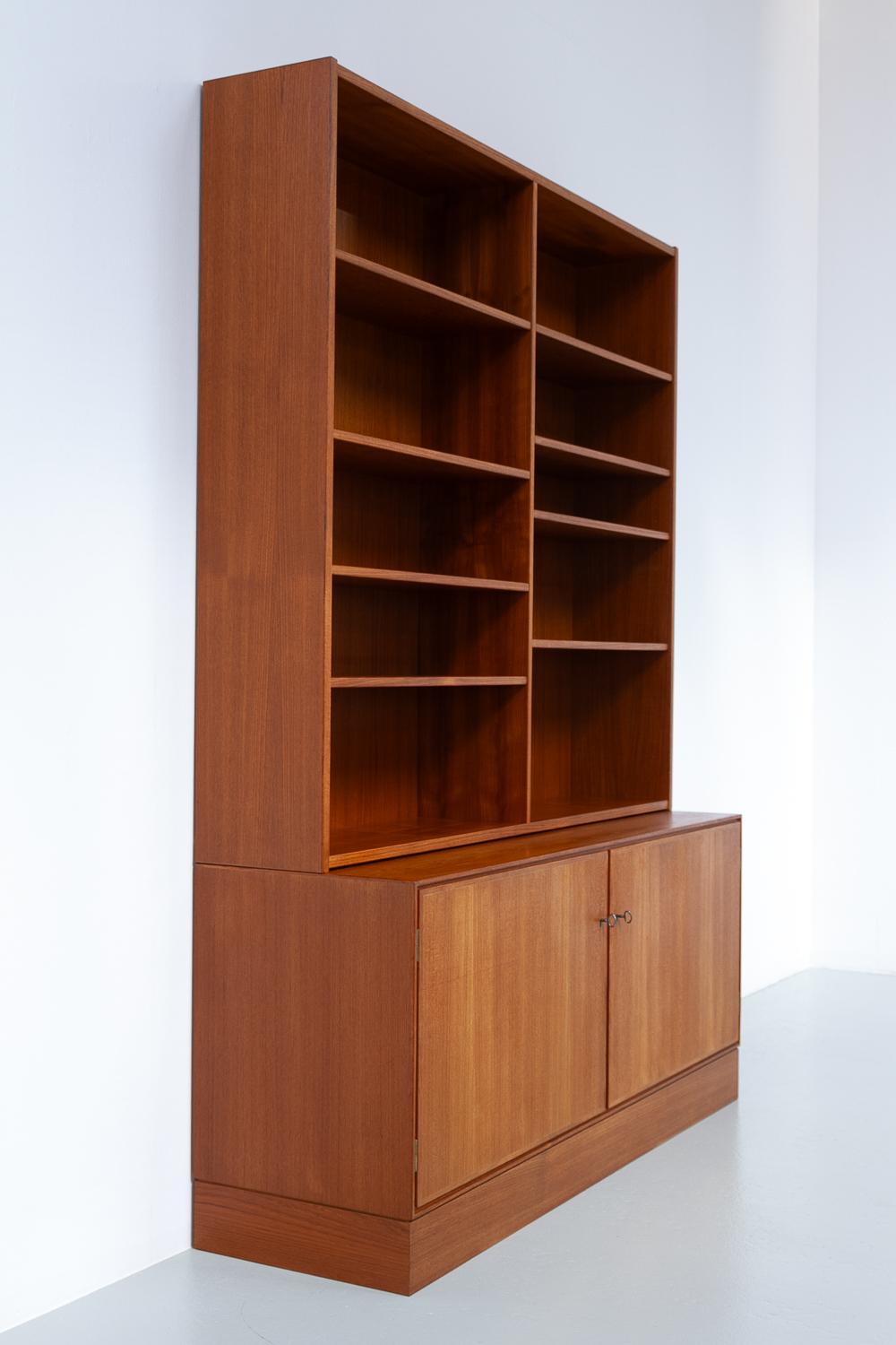 Danish Modern Teak Bookcase, 1960s. For Sale 4