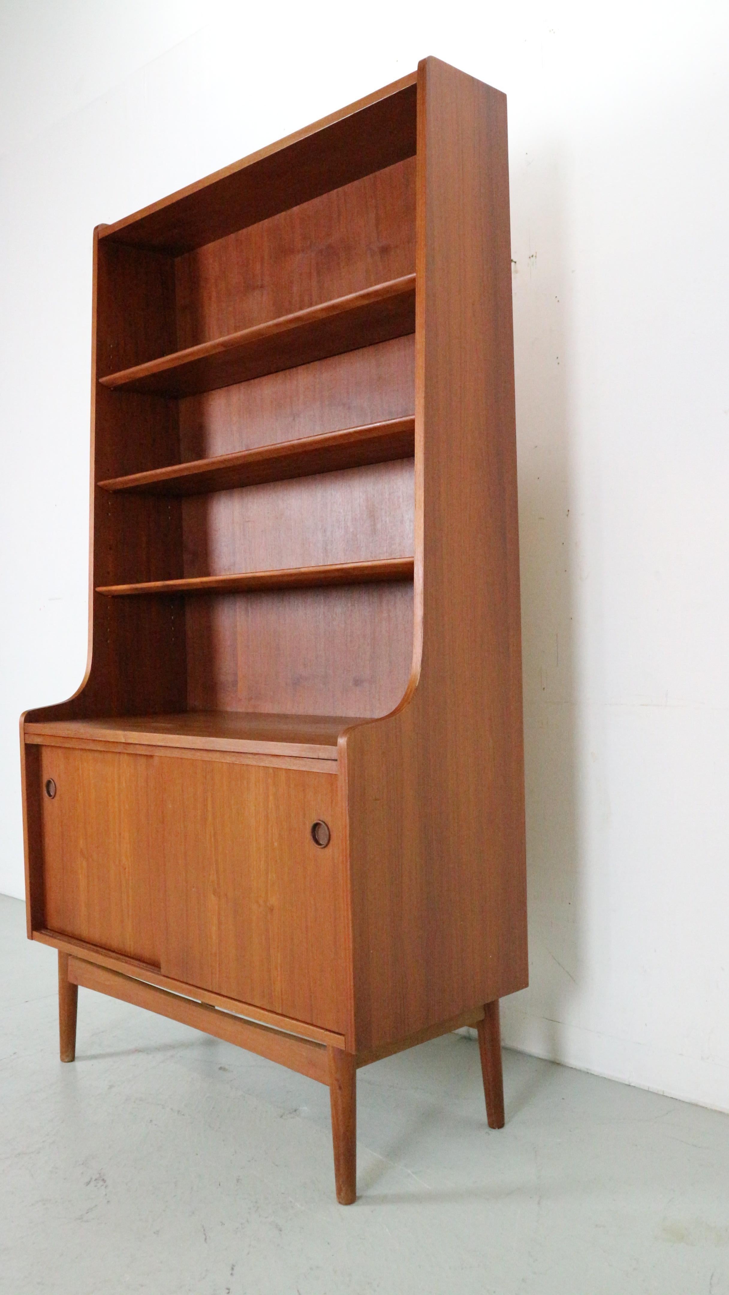 Danish Modern Teak Bookcase by Johannes Sorth for Bornholm Møbelfabrik, 1960s For Sale 3