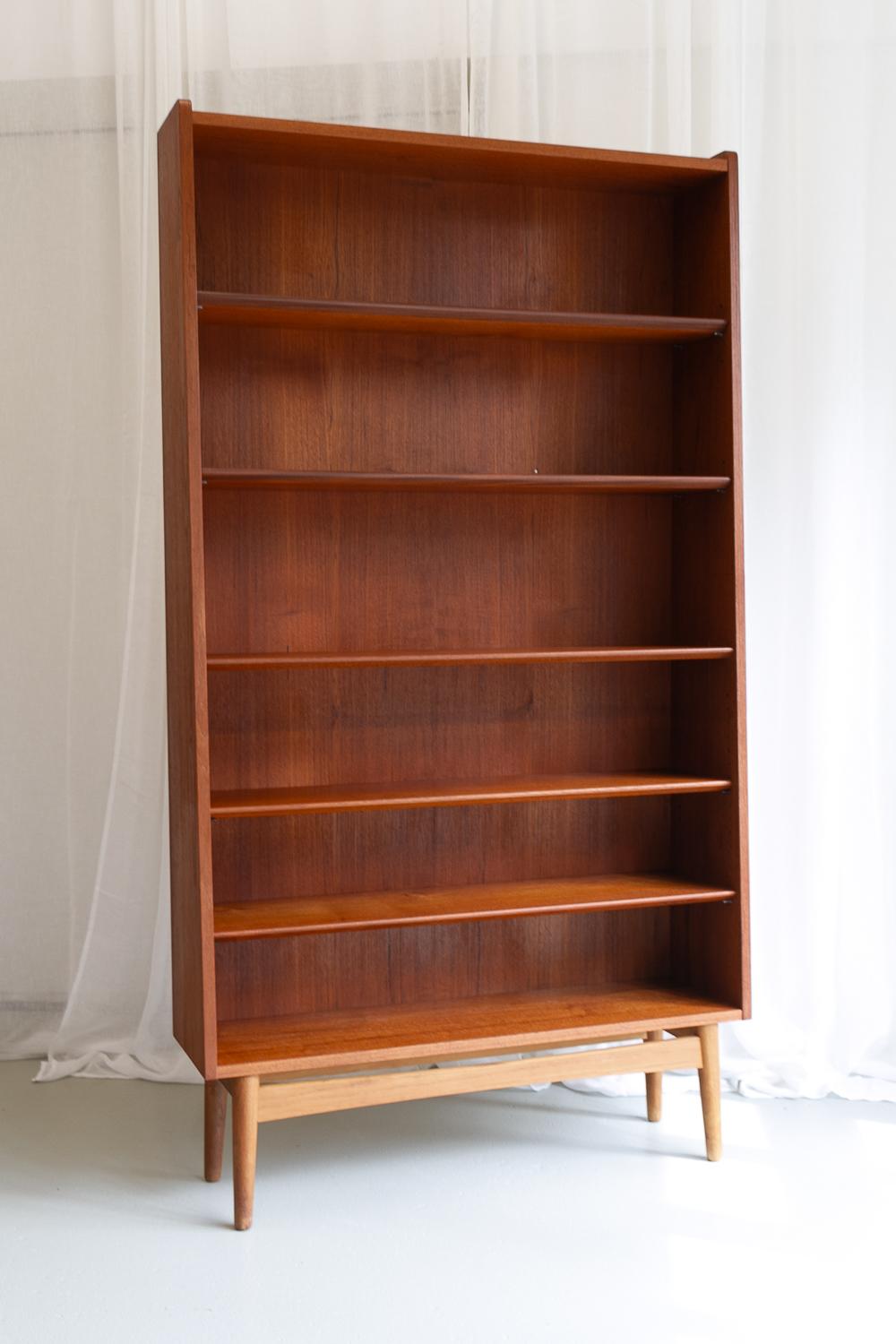 johannes sorth bookcase
