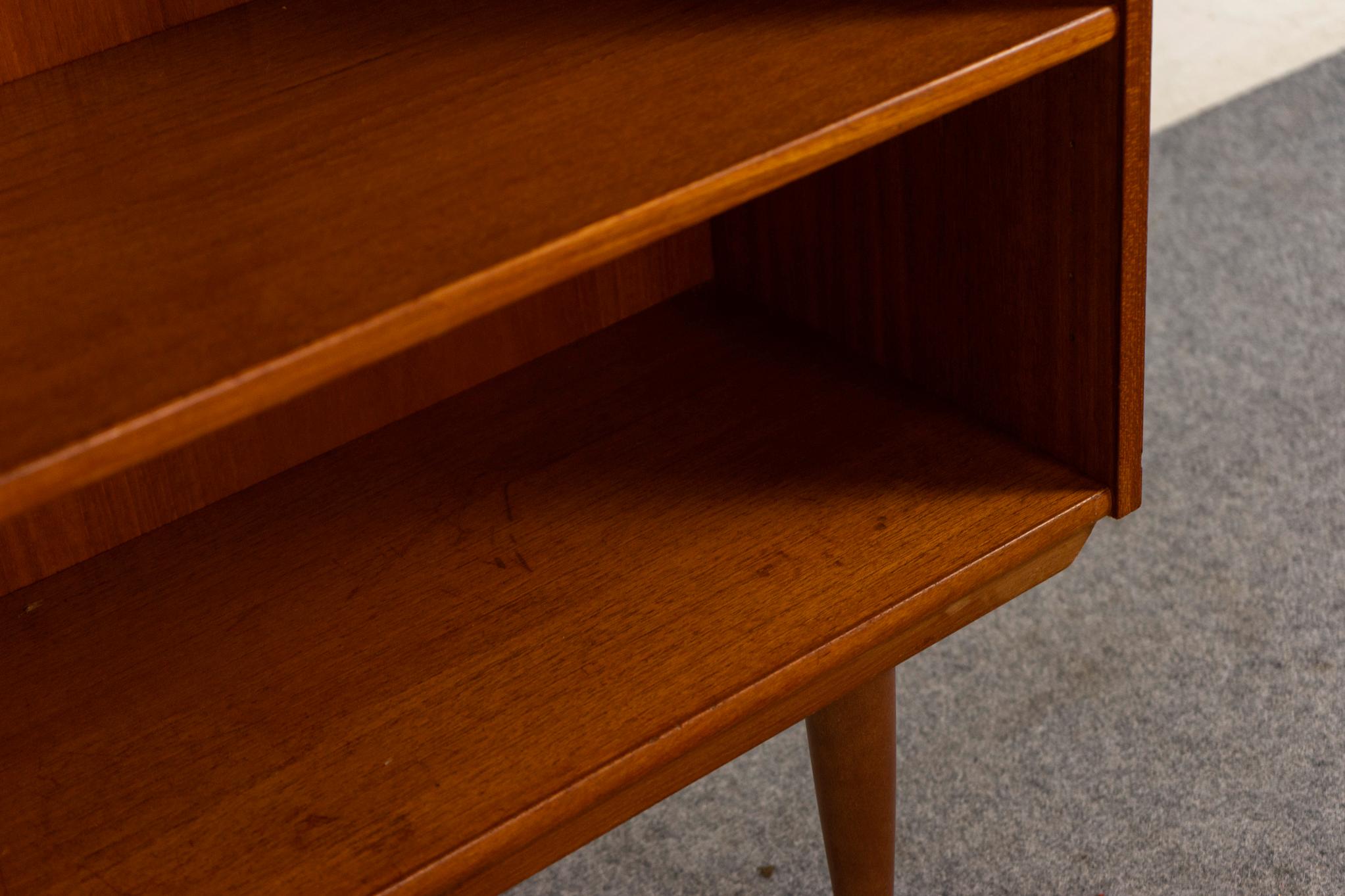 Scandinavo moderno Libreria moderna danese in teak in vendita