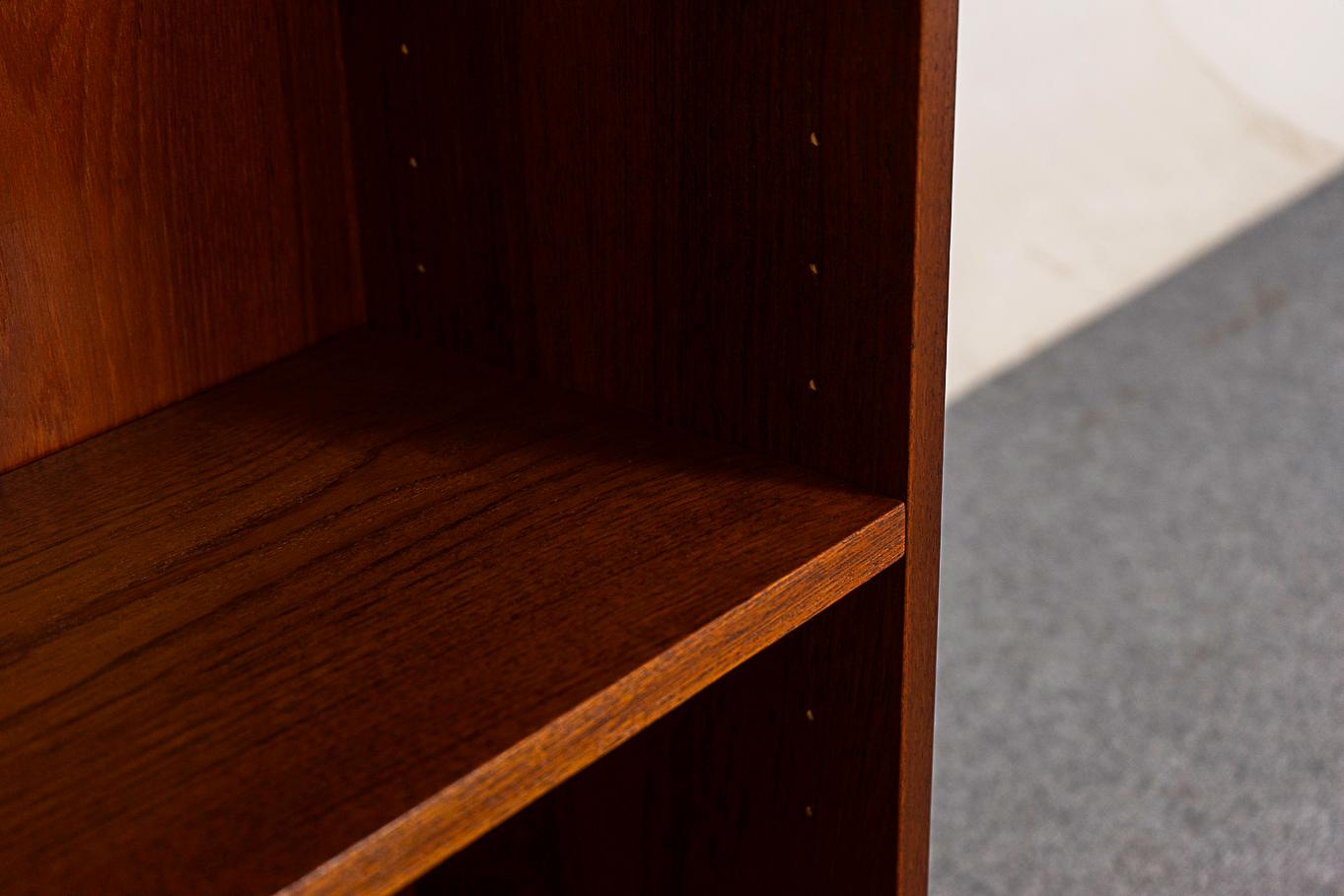 Danish Modern Teak Bookcase In Good Condition For Sale In VANCOUVER, CA