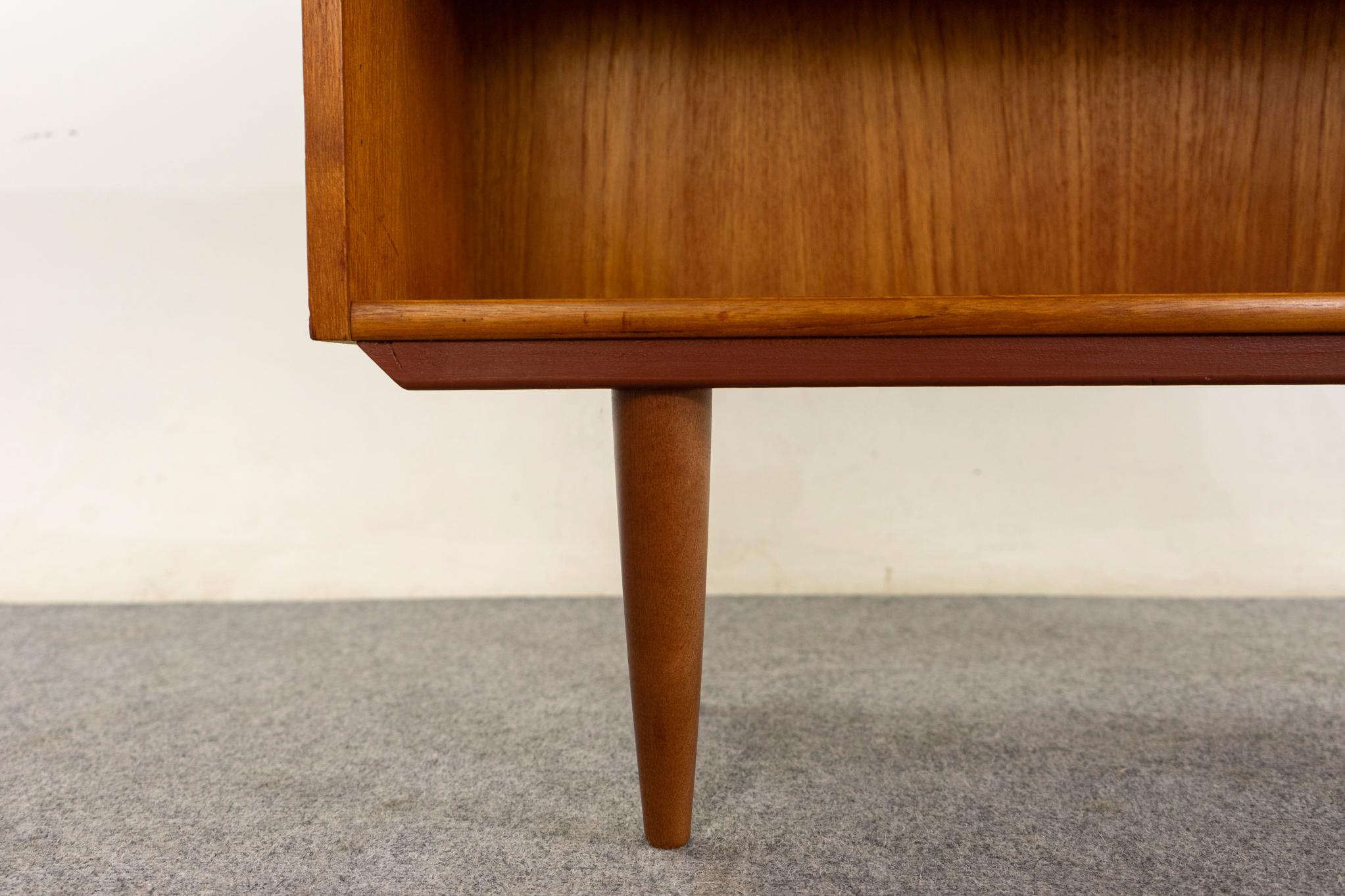 Danish Modern Teak Bookcase In Good Condition For Sale In VANCOUVER, CA