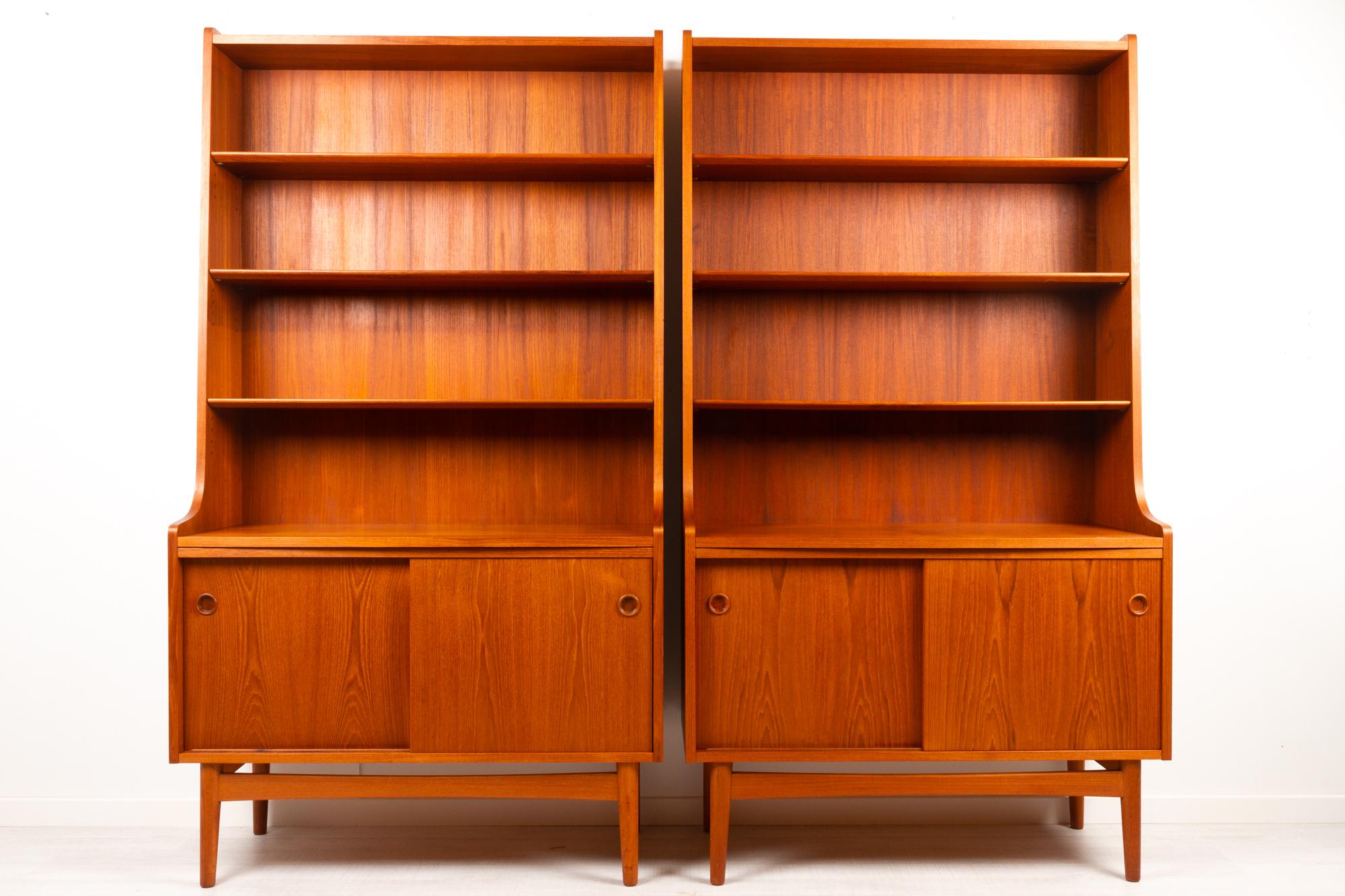 Pair of Danish modern teak bookcase by Johannes Sorth, 1960s
This Classic Scandinavian bookcase was designed by Danish master carpenter Johannes Sorth for Nexø Møbelfabrik, Bornholm in 1956. The idea was to combine a cabinet and a book case, and it