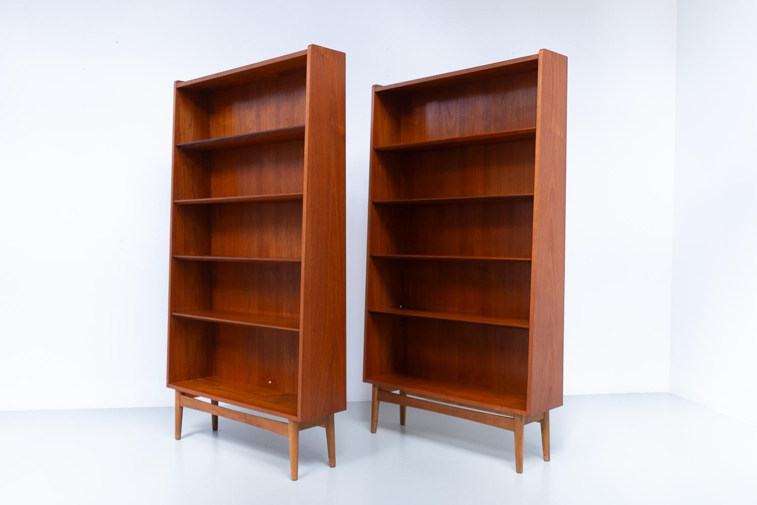 Danish Modern Teak Bookcases by Johannes Sorth for Nexø, 1960s. Set of 2. In Good Condition In Asaa, DK