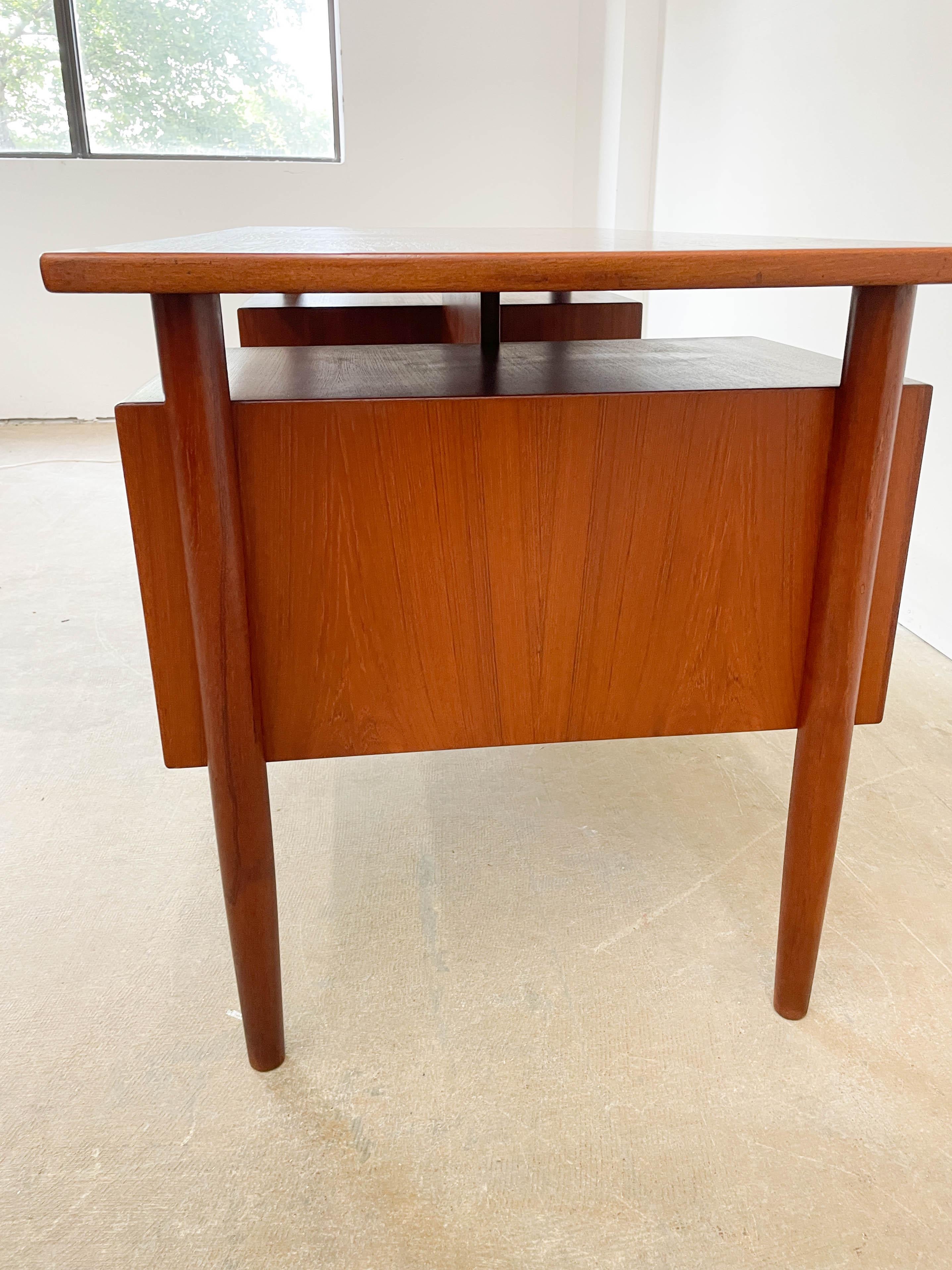 Danish Modern Teak Bookshelf Desk 10