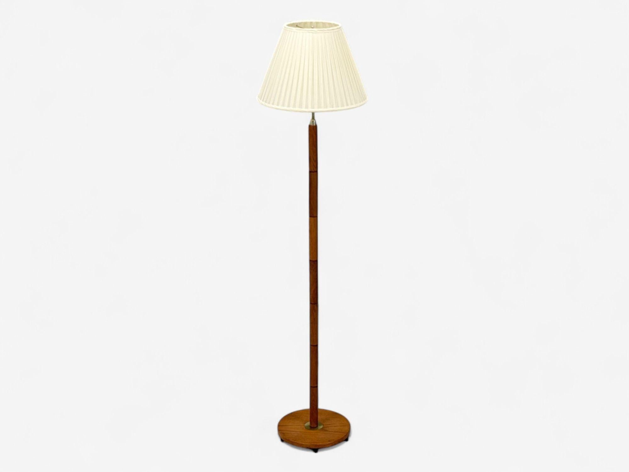 Mid-Century moderno Danish Modern, Teak, Brass, Floor Lamp, Denmark, 1960s in vendita