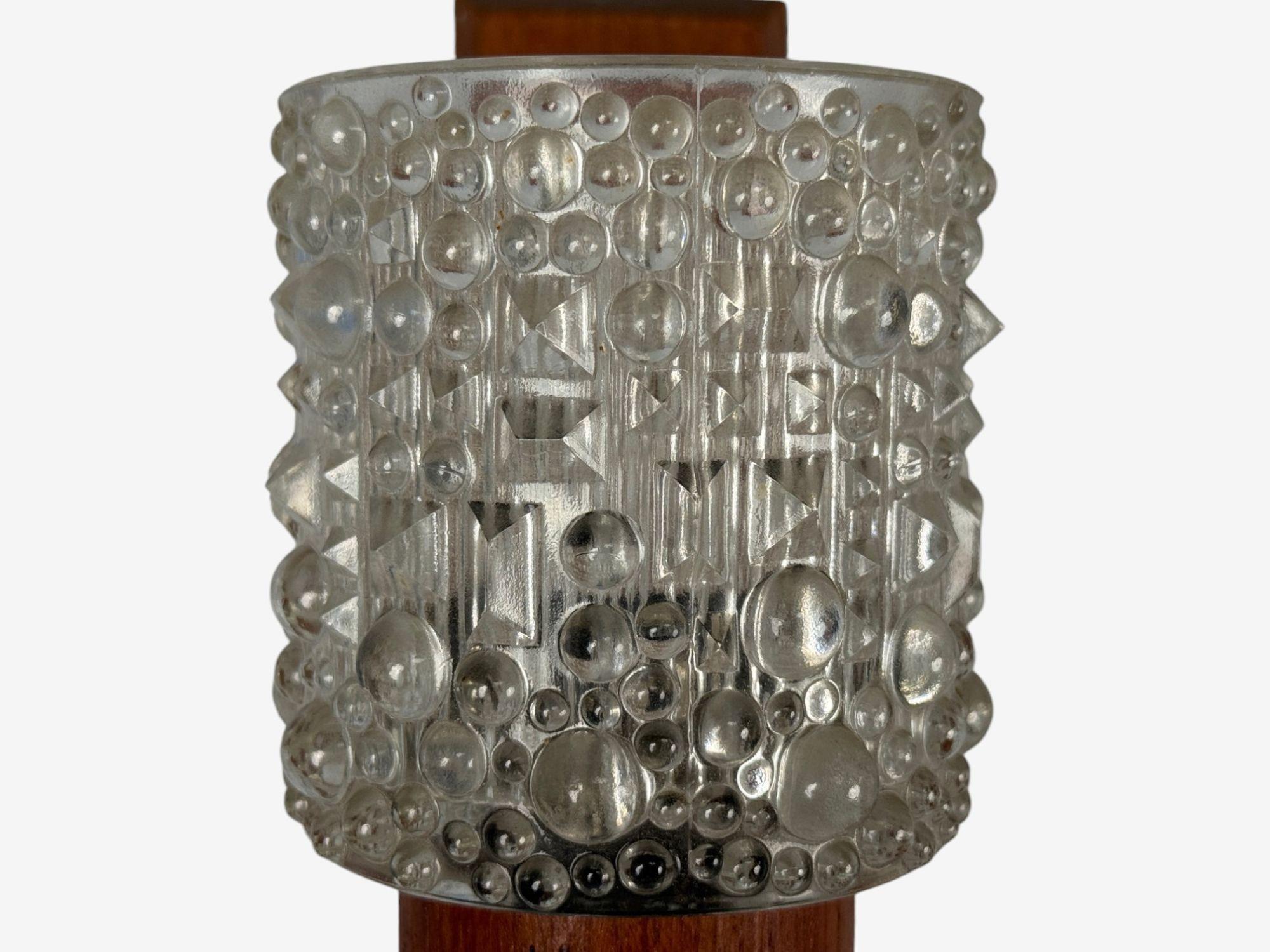 Ottone Lampada da parete moderna danese, teak, ottone, vetro, Danimarca, anni '60 in vendita