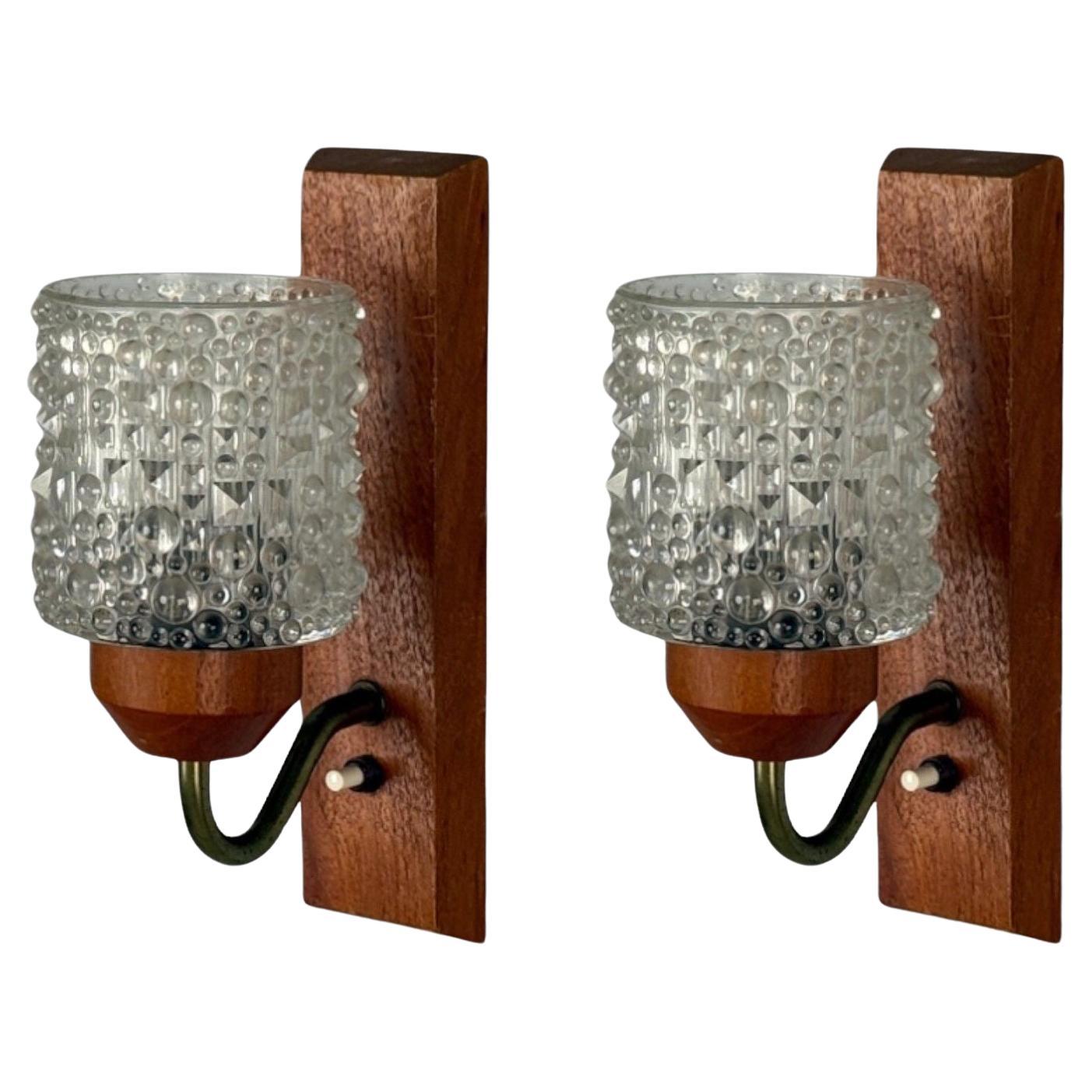 Lampada da parete moderna danese, teak, ottone, vetro, Danimarca, anni '60 in vendita