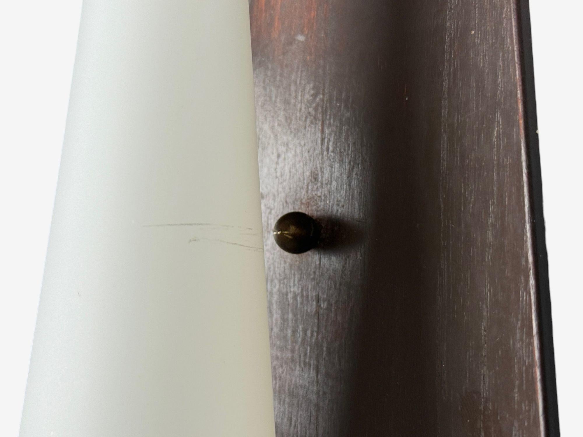 Lampada da parete moderna danese, teak, ottone, vetro opalino, Danimarca, anni '60 in vendita 2