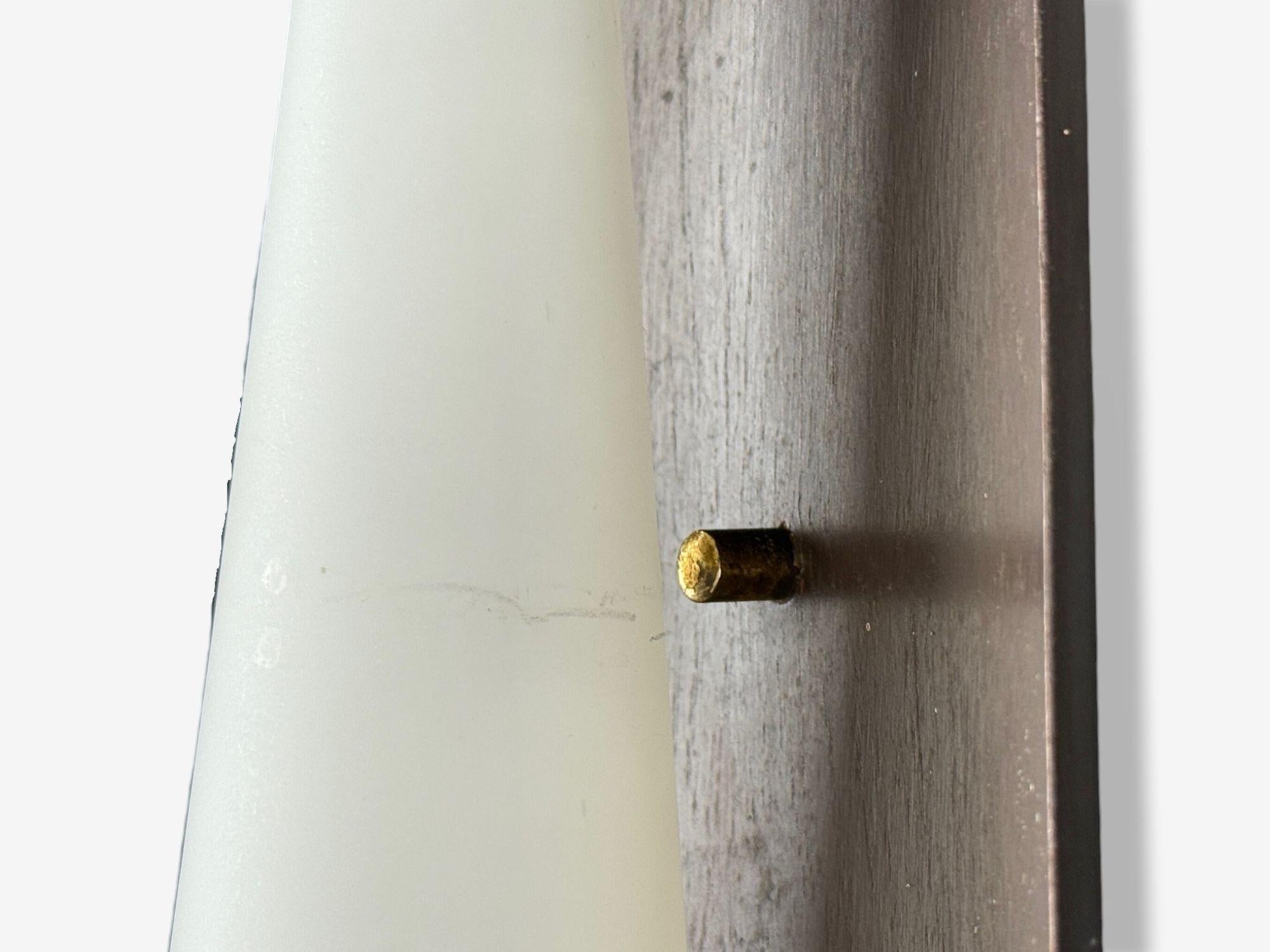 Lampada da parete moderna danese, teak, ottone, vetro opalino, Danimarca, anni '60 in vendita 2