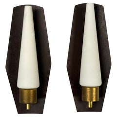 Lampada da parete moderna danese, teak, ottone, vetro opalino, Danimarca, anni '60