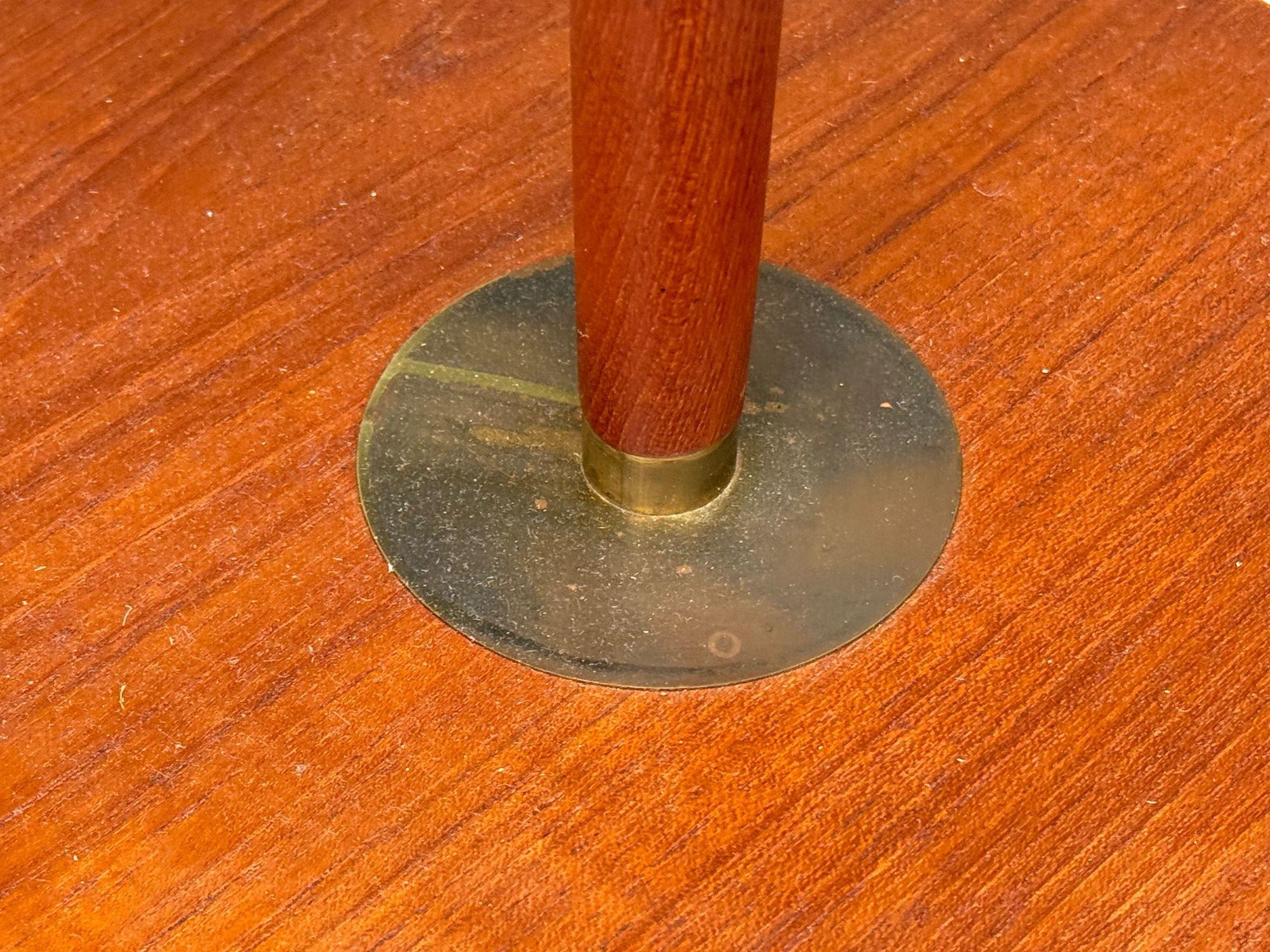 Lampada da terra moderna danese, teak, ottone, carta, Danimarca, anni '60 in vendita 3