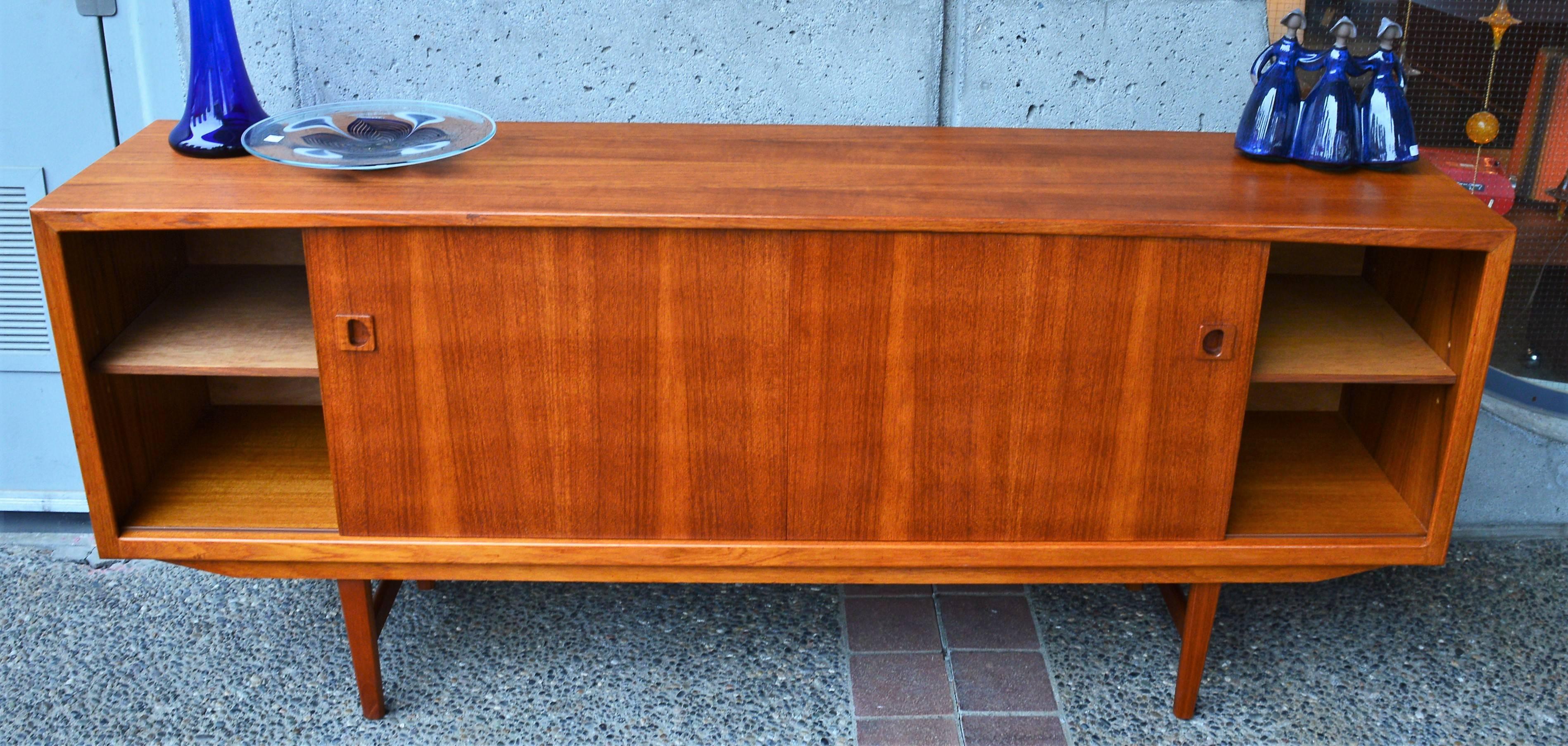 Danish Modern Teak Buffet / Credenza with Centre Drawers and Sword Blade Legs 4