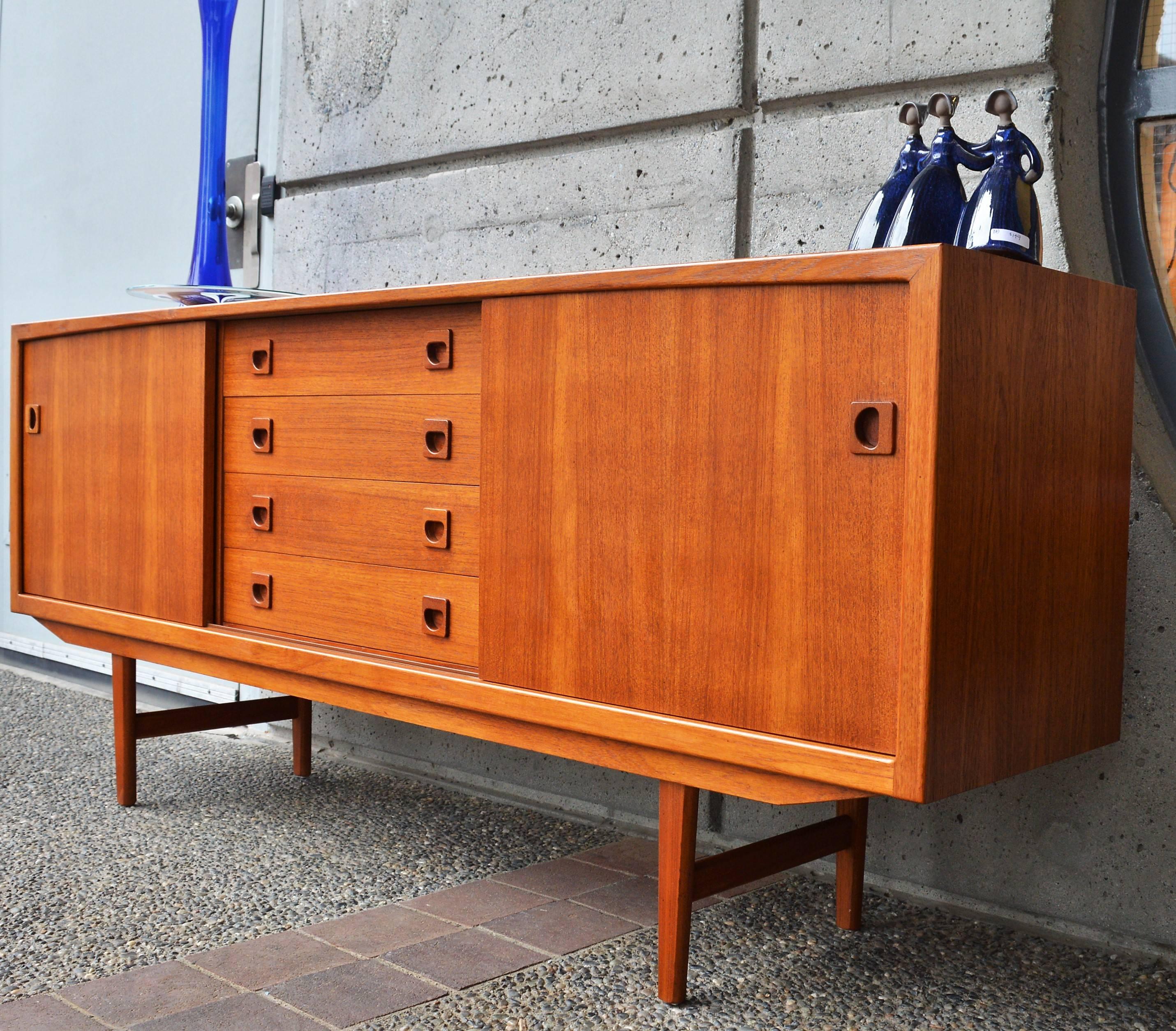 Mid-20th Century Danish Modern Teak Buffet / Credenza with Centre Drawers and Sword Blade Legs