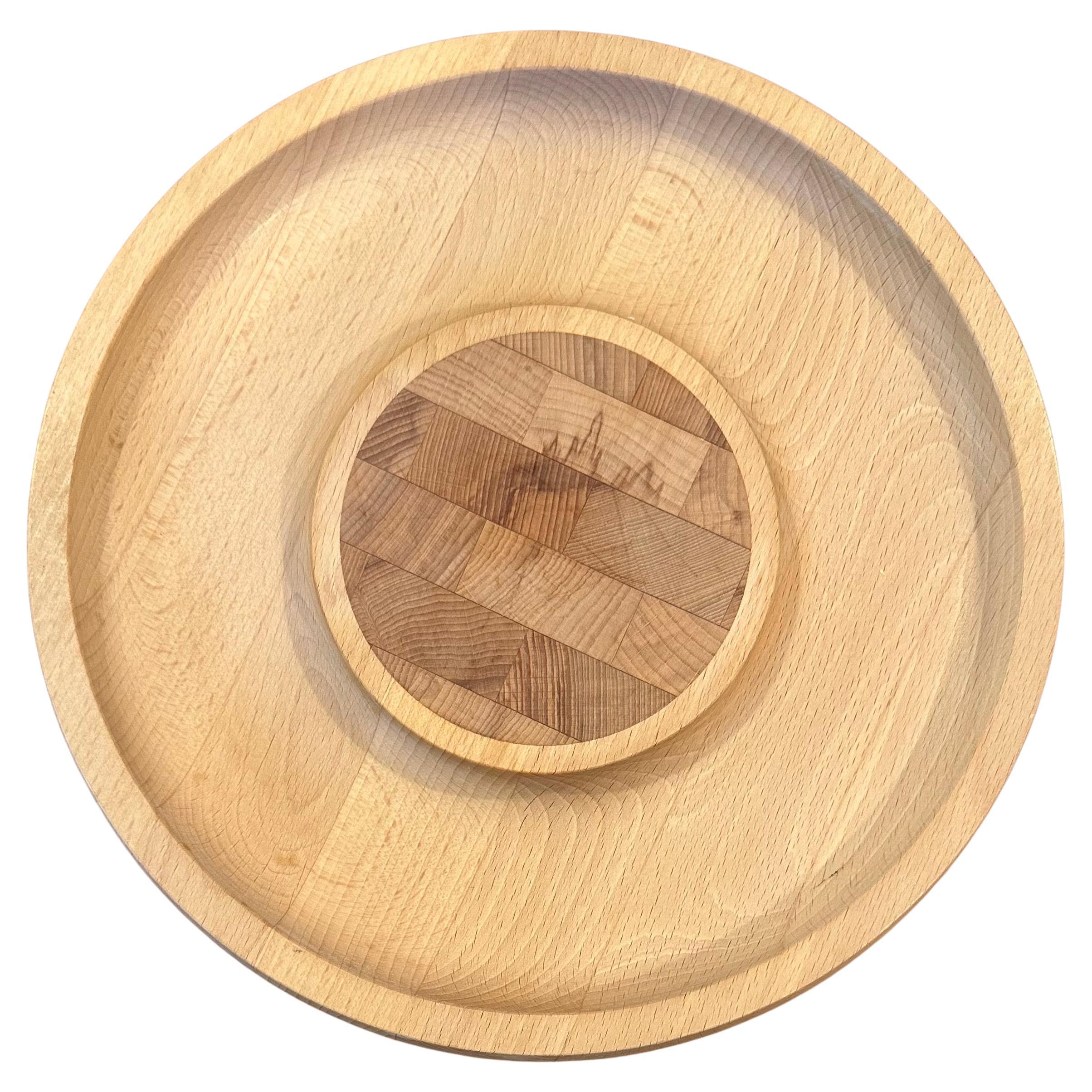 Moderna tabla de cortar/bandeja para quesos danesa de madera clara, muy difícil de encontrar, de Jens Quistgaard para Dansk, hacia la década de 1980. La pieza está en buen estado vintage y mide 11 