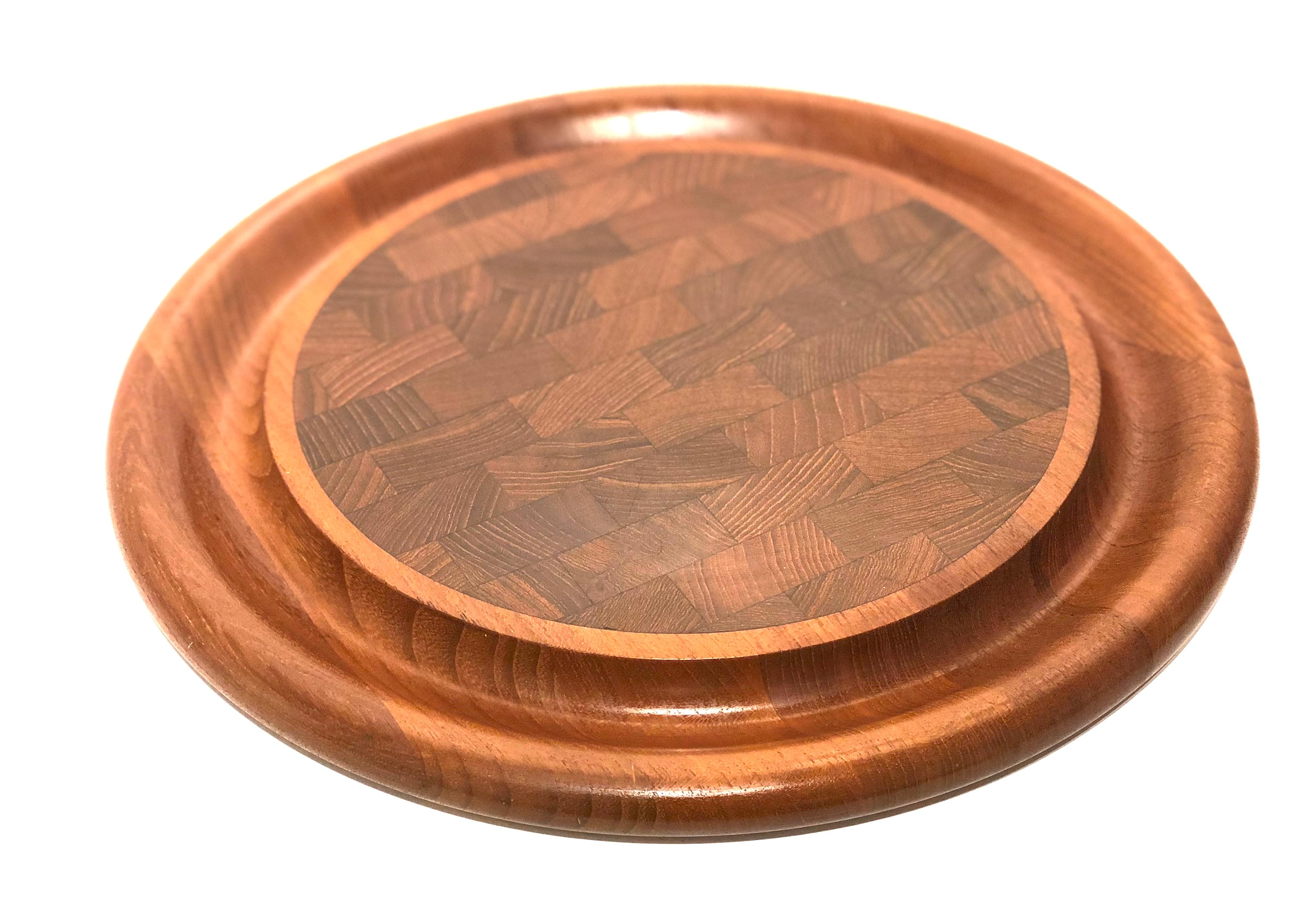 Beautiful solid teak tray for cheese with edge for placing the crackers, nice condition early production made in Denmark.