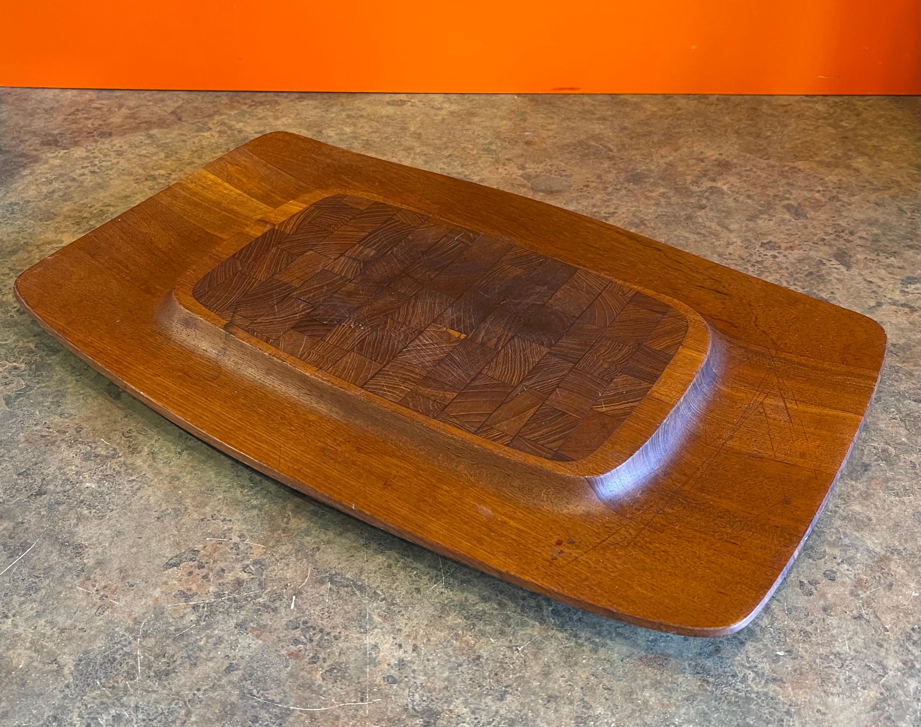 Danish modern teak butcher block cutting board / cheese tray by Jens Quistgaard for Dansk, circa 1960s. The piece is in good vintage condition and measures 19