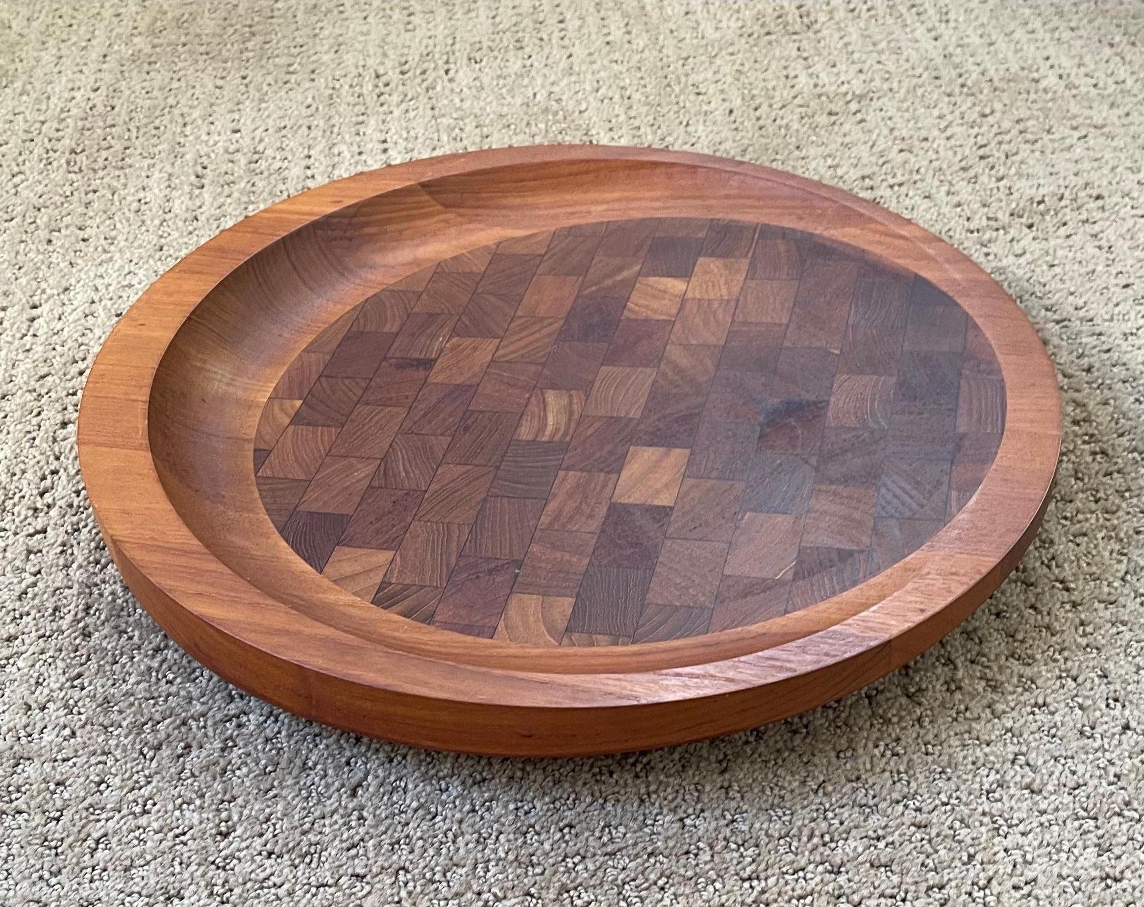Danish modern teak butcher block round cutting board by Jens Quistgaard for Dansk, circa 1960s. The board is in very good vintage condition and measures 17.25