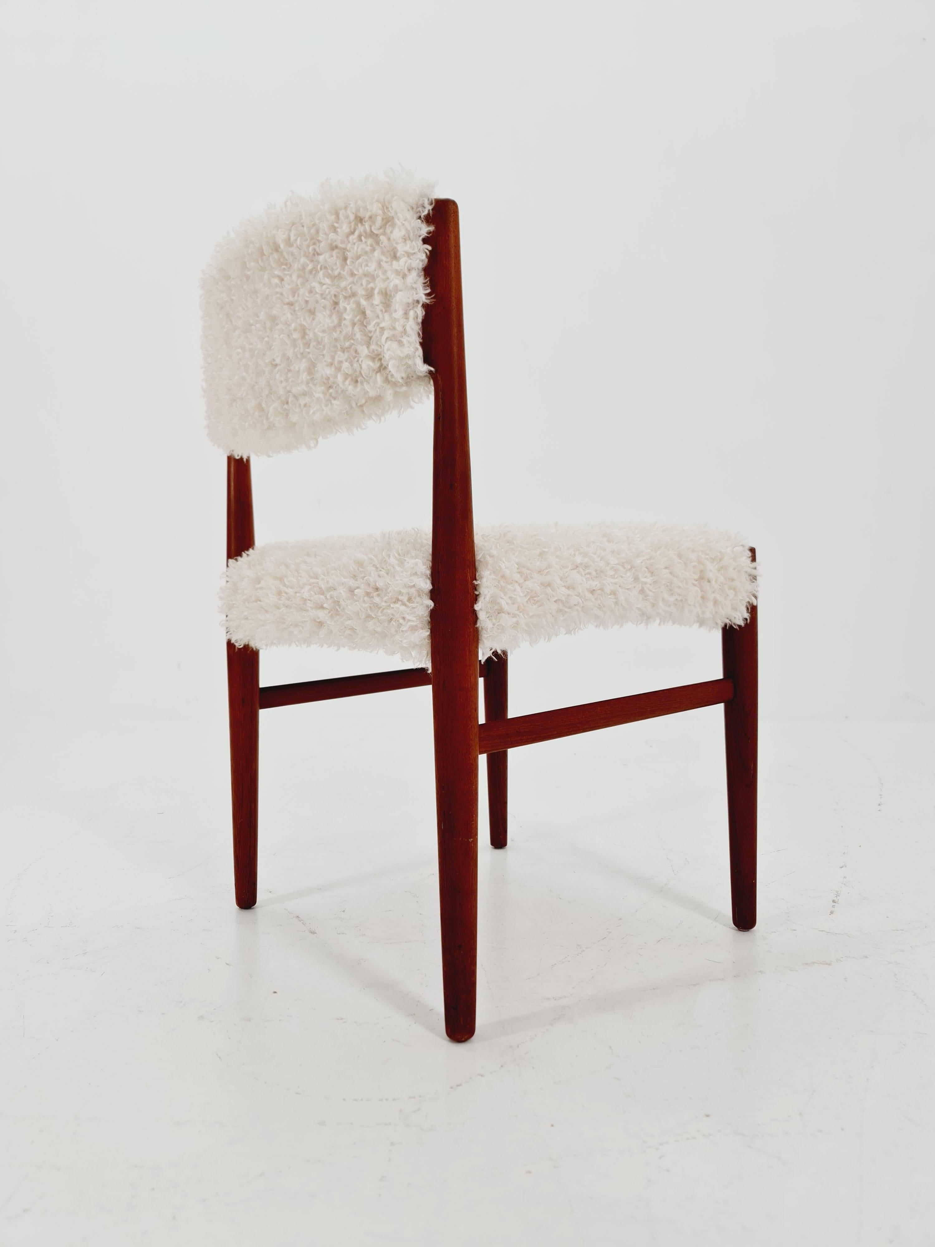 Metà XX secolo Sedia danese moderna in teak By Design/One  clostrup  , 1960s in vendita