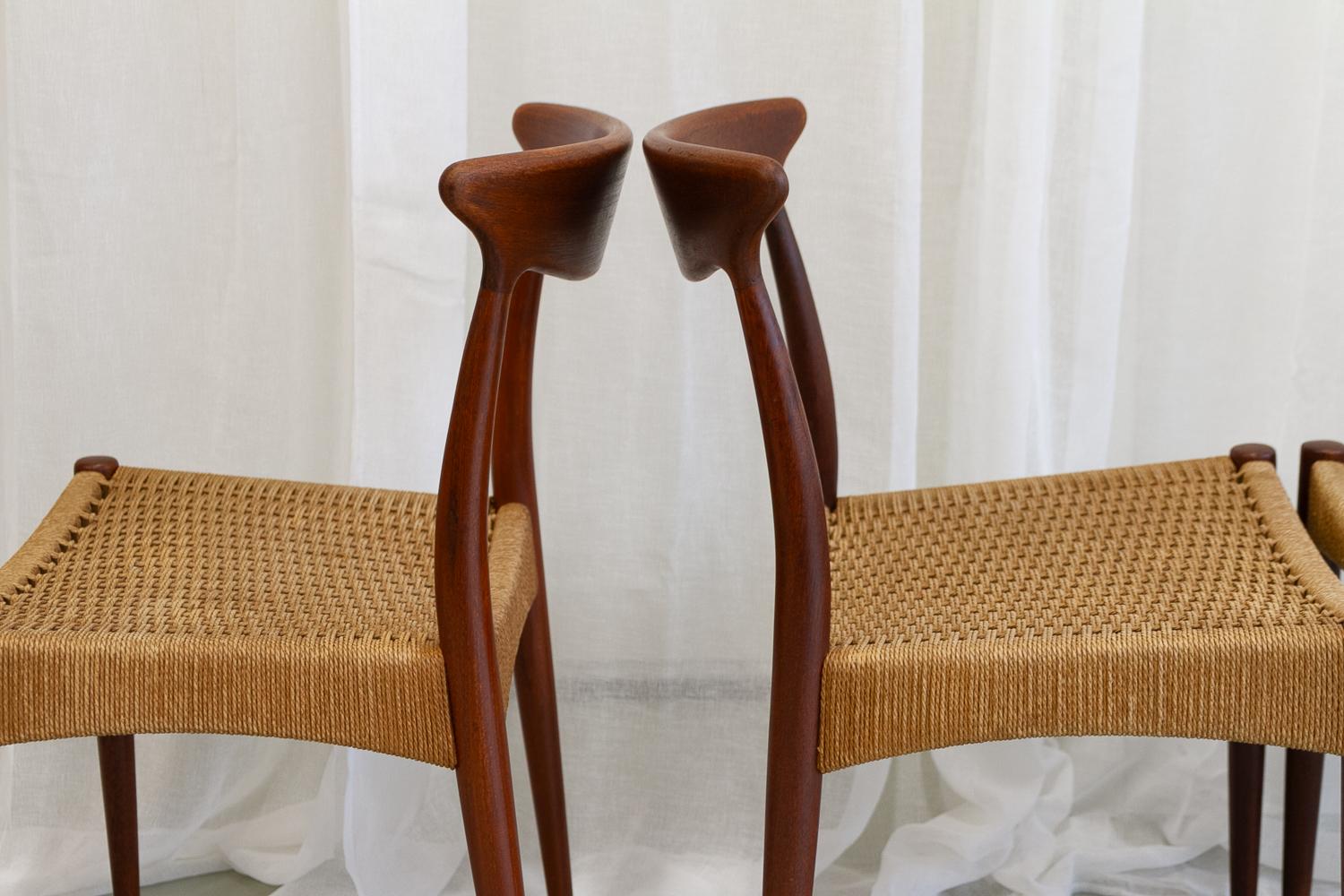 Danish Modern Teak Chairs by Arne Hovmand-Olsen for Mogens Kold, 1950s. Set of 4 For Sale 5
