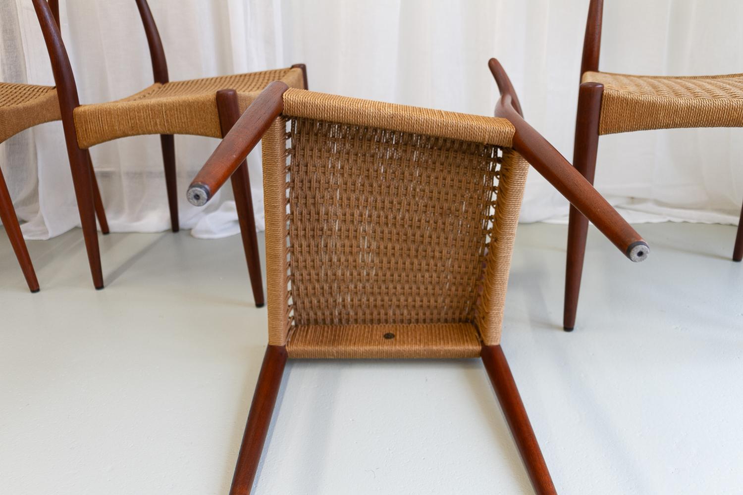 Danish Modern Teak Chairs by Arne Hovmand-Olsen for Mogens Kold, 1950s. Set of 4 For Sale 7