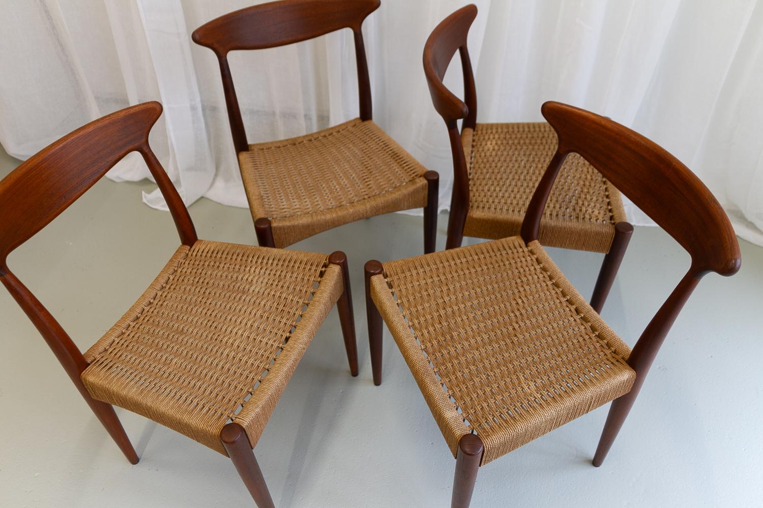 Danish Modern Teak Chairs by Arne Hovmand-Olsen for Mogens Kold, 1950s. Set of 4 For Sale 10