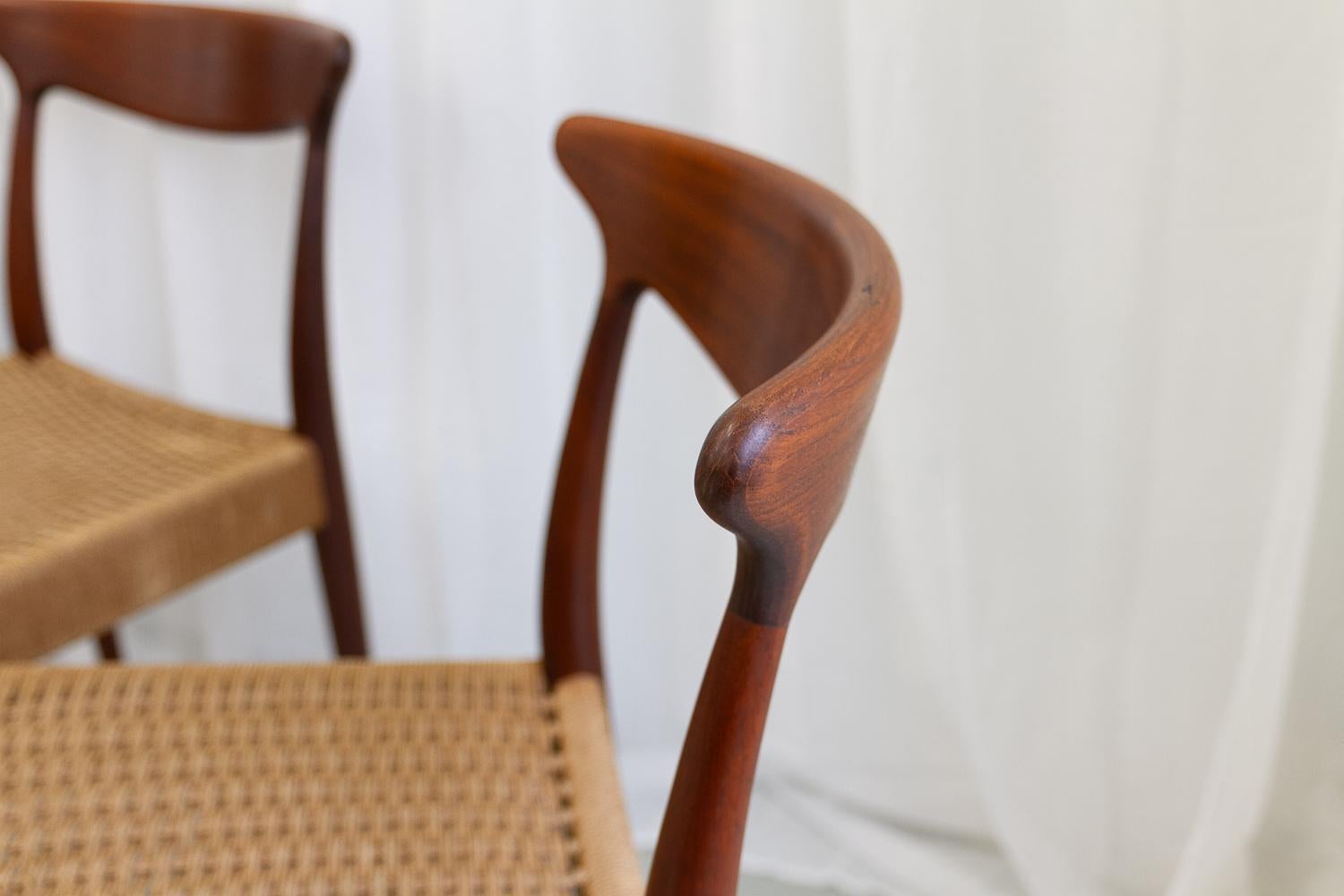 Danish Modern Teak Chairs by Arne Hovmand-Olsen for Mogens Kold, 1950s. Set of 4 In Good Condition For Sale In Asaa, DK