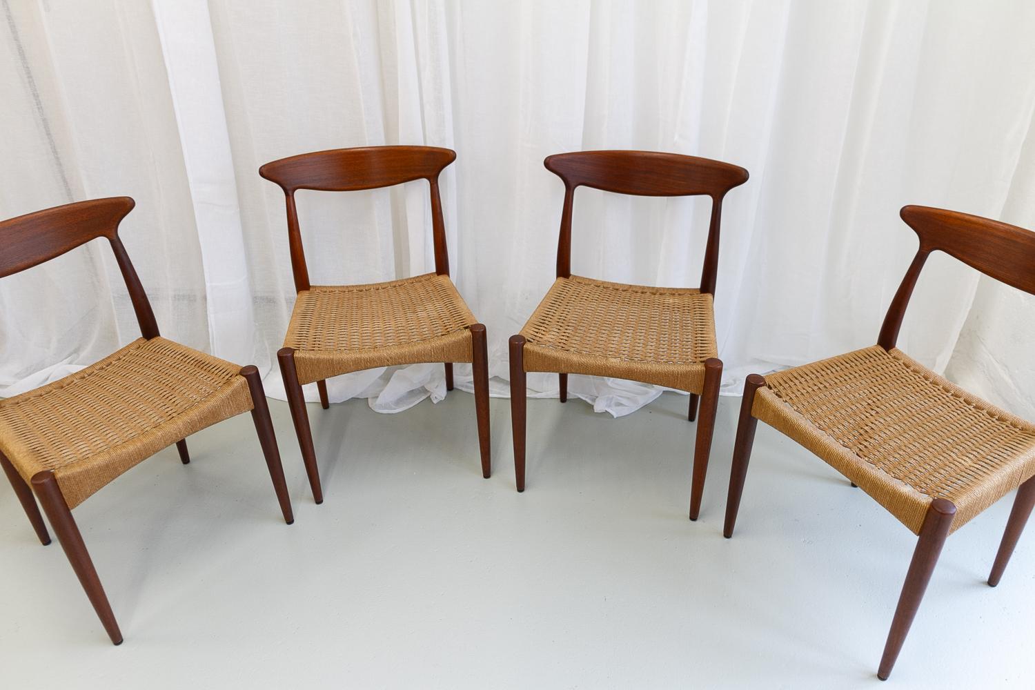 Mid-20th Century Danish Modern Teak Chairs by Arne Hovmand-Olsen for Mogens Kold, 1950s. Set of 4 For Sale