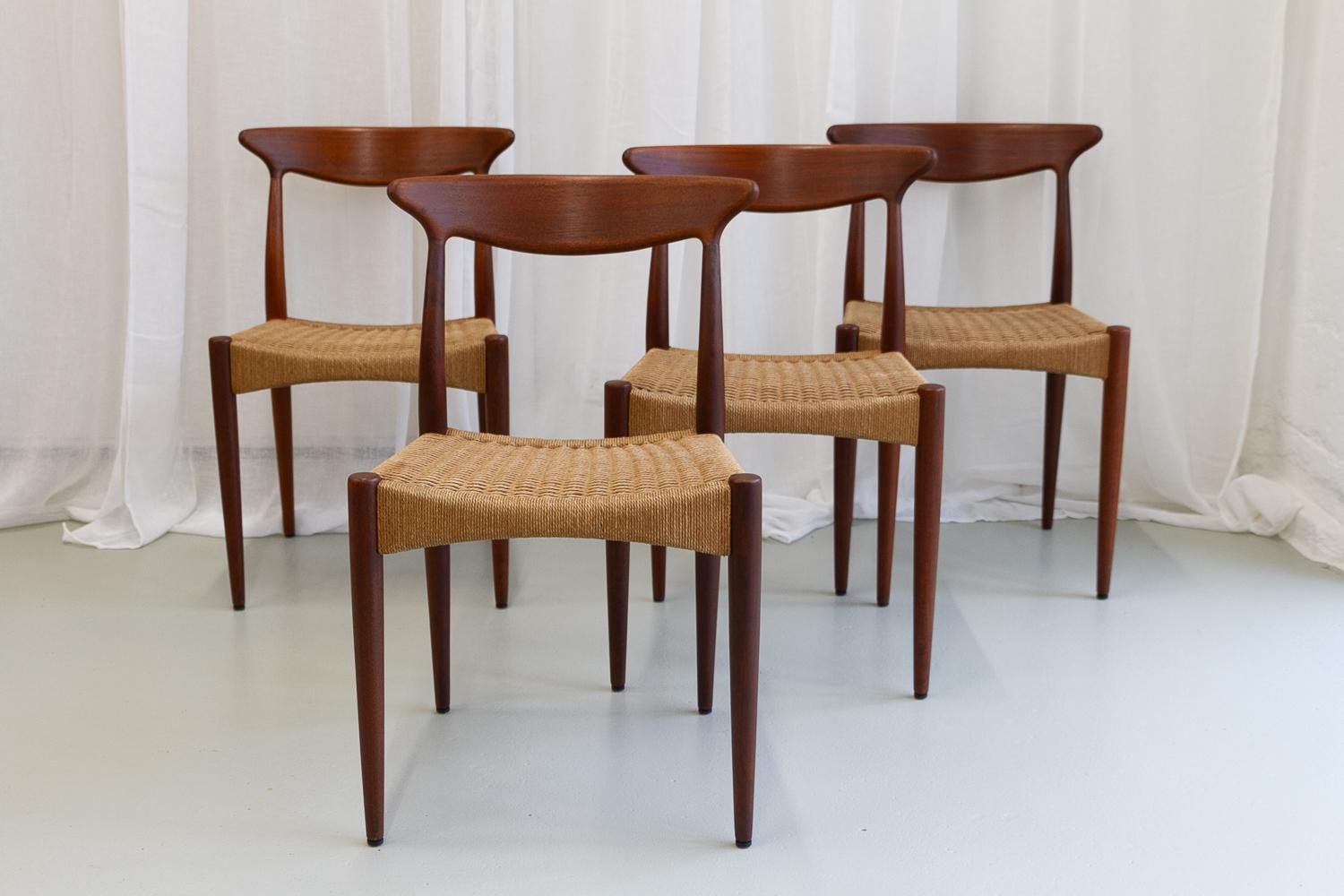 Papercord Danish Modern Teak Chairs by Arne Hovmand-Olsen for Mogens Kold, 1950s. Set of 4 For Sale