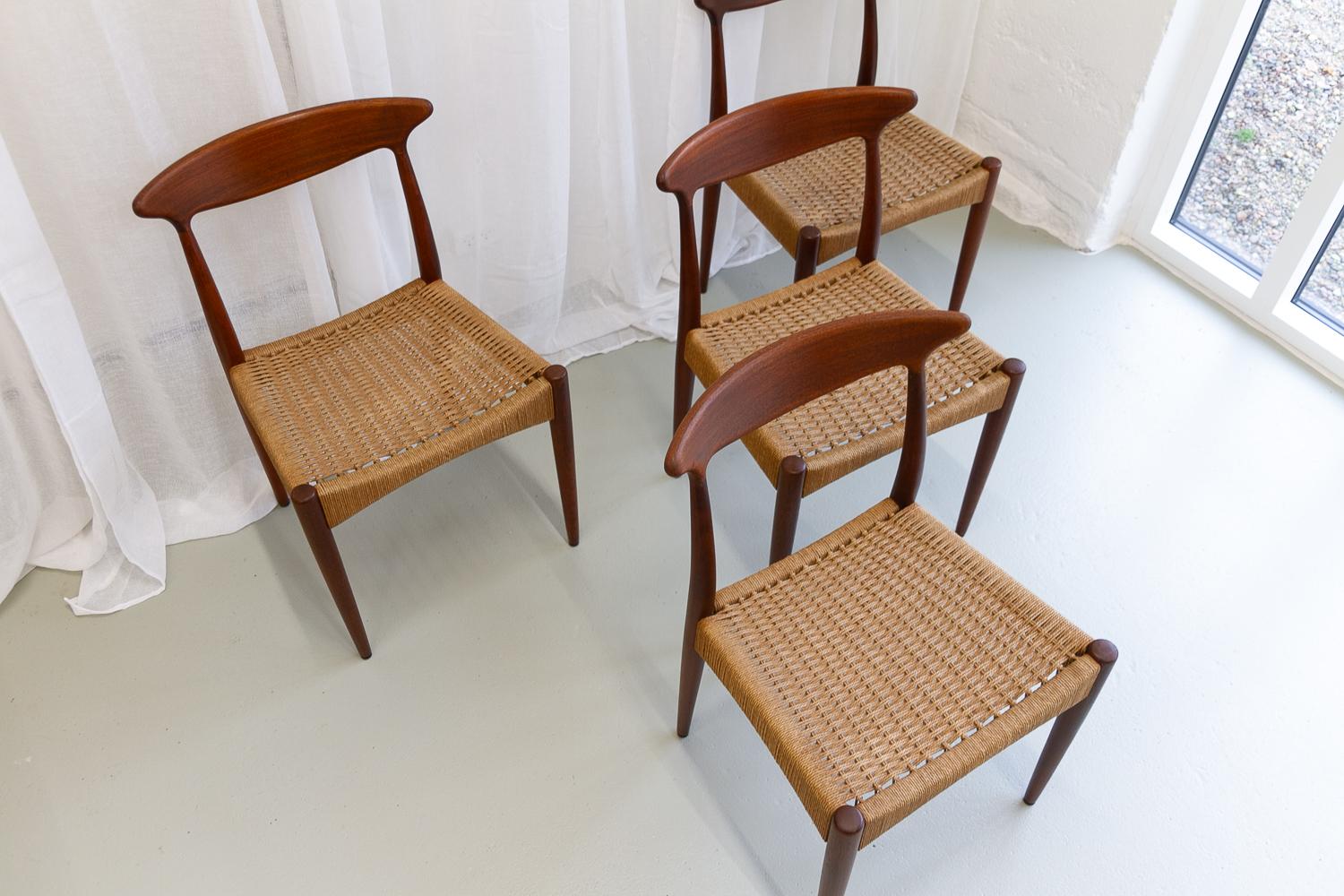 Danish Modern Teak Chairs by Arne Hovmand-Olsen for Mogens Kold, 1950s. Set of 4 For Sale 2