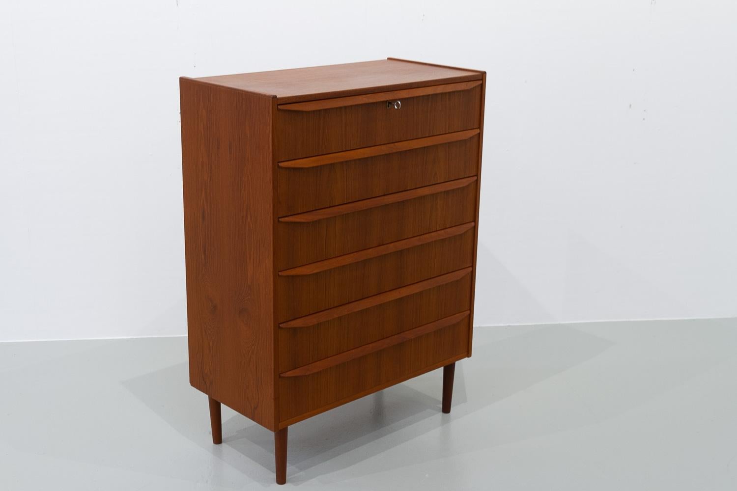 Danish Modern Teak Chest of Drawers, 1960s 2