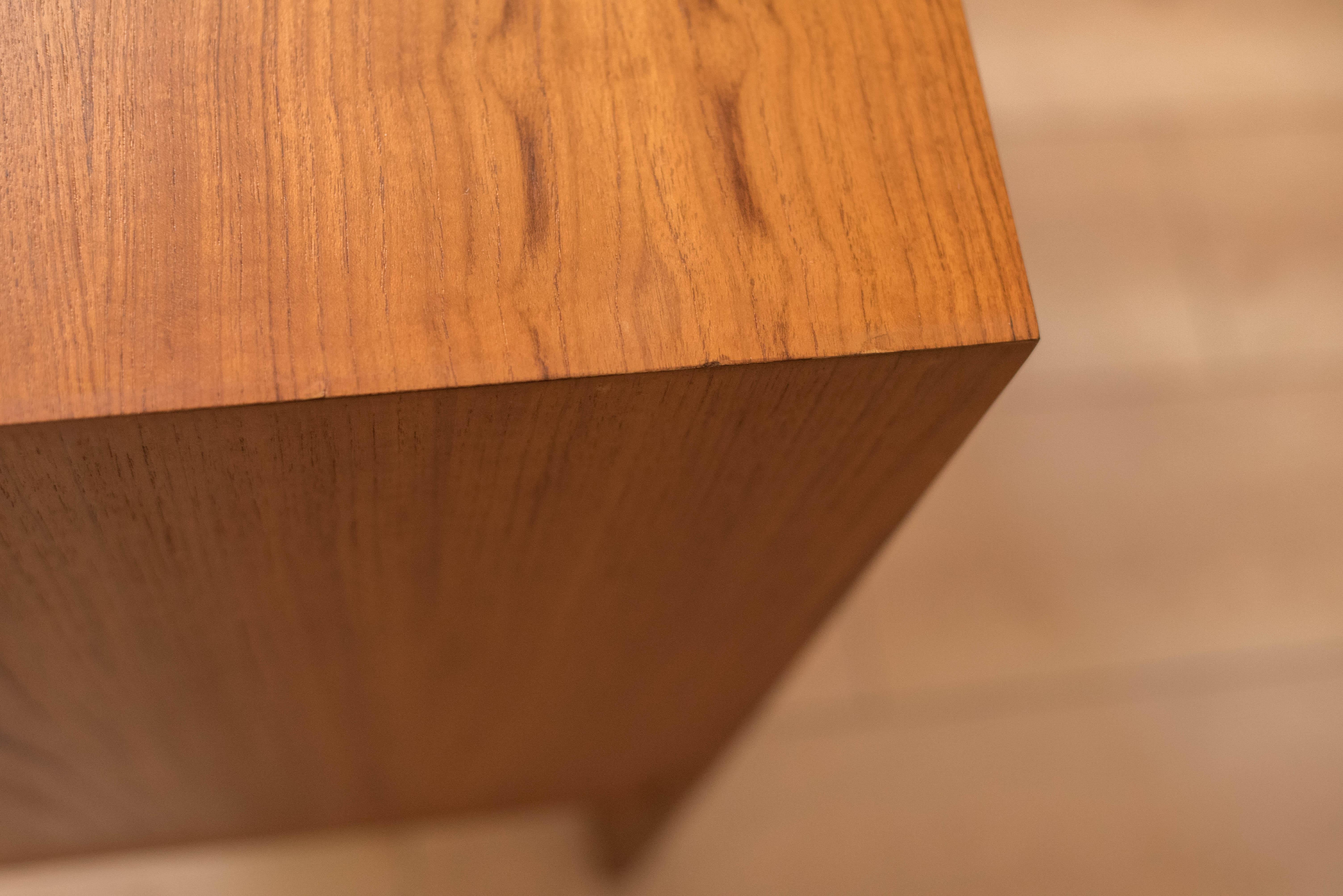 Cassettiera moderna danese in teak di Arne Wahl Iversen per Vinde Mobelfabrik in vendita 4