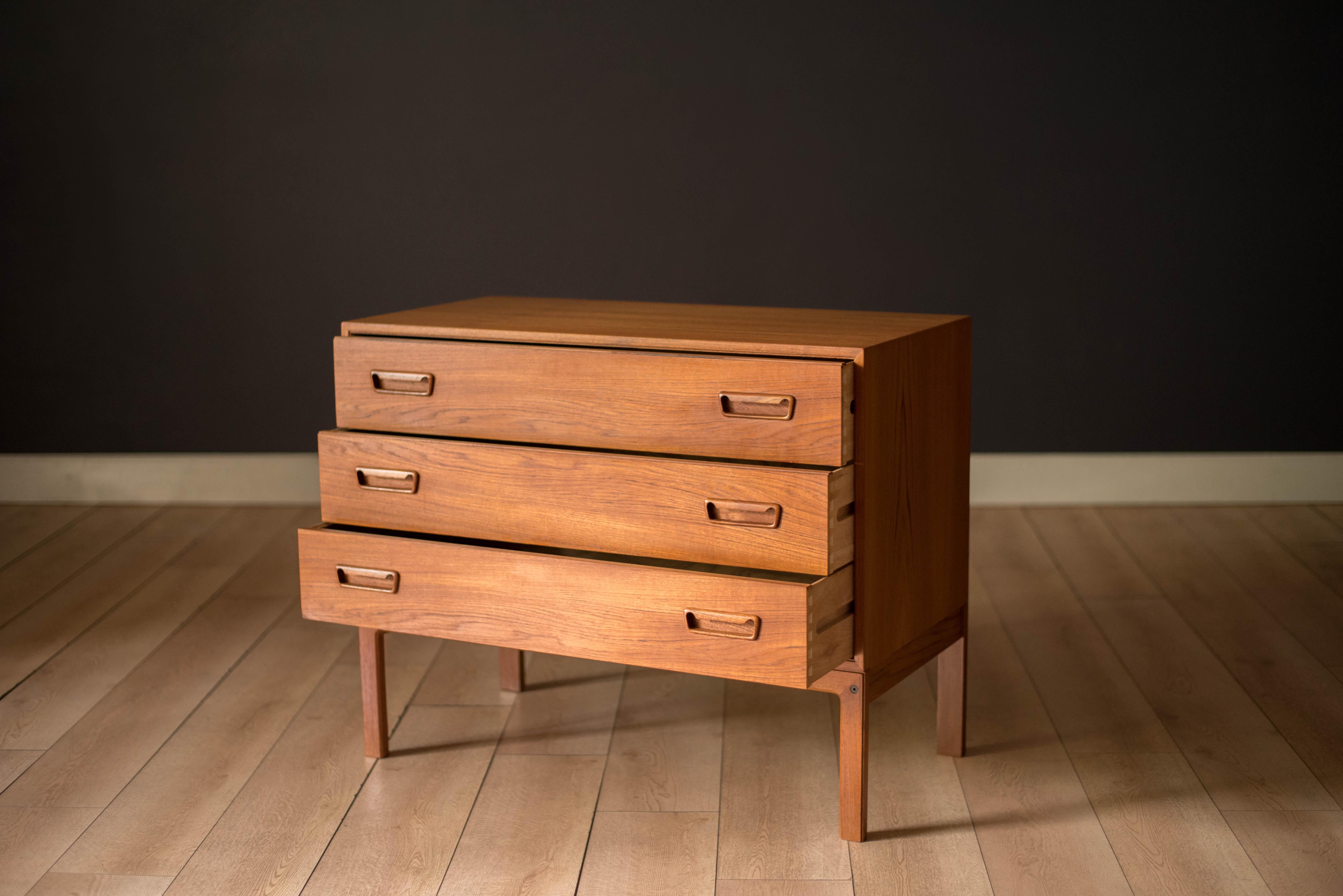 Cassettiera moderna danese in teak di Arne Wahl Iversen per Vinde Mobelfabrik in vendita 1