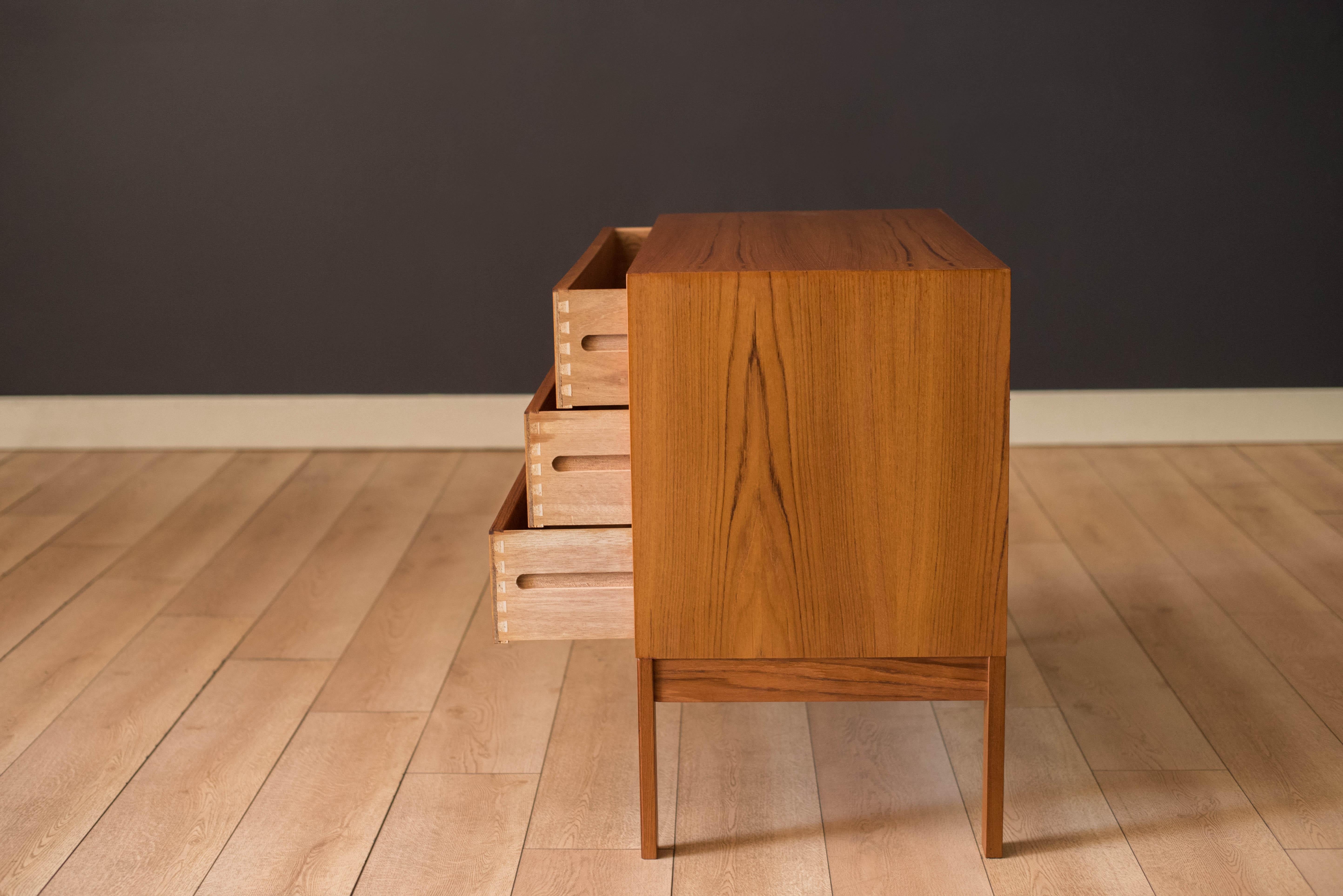 Cassettiera moderna danese in teak di Arne Wahl Iversen per Vinde Mobelfabrik in vendita 2