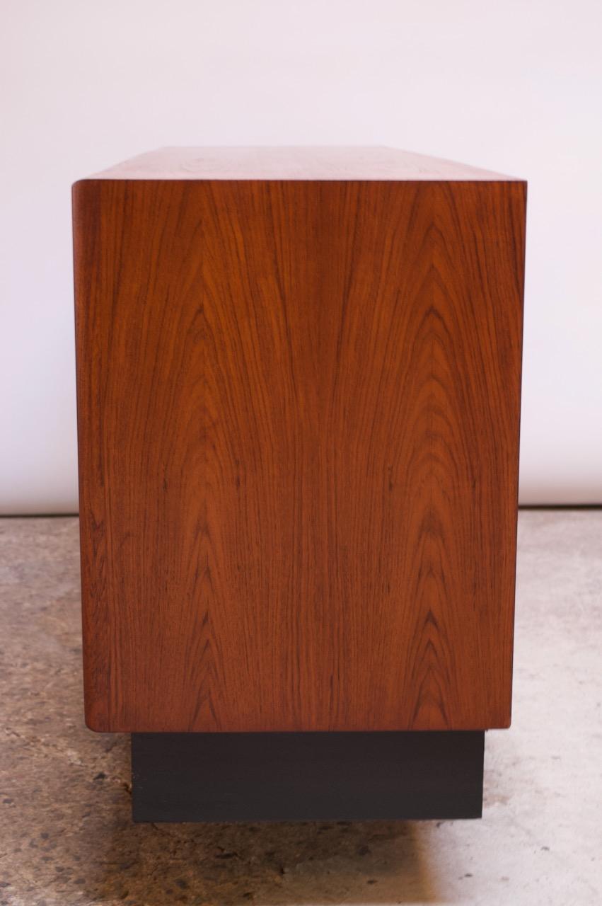 Danish Modern Teak Chest of Drawers / Credenza by Danflex Systems In Good Condition In Brooklyn, NY