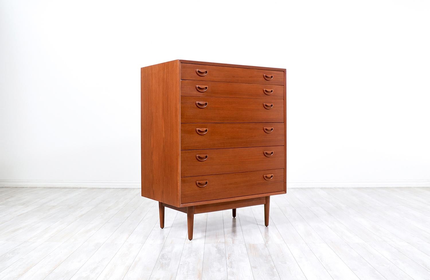 Mid-Century Modern Expertly Restored - Danish Modern Teak Chest of Drawers Dresser  For Sale