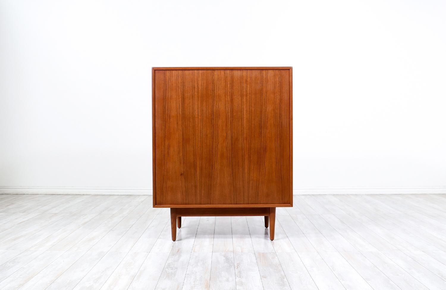 Expertly Restored - Danish Modern Teak Chest of Drawers Dresser  For Sale 1