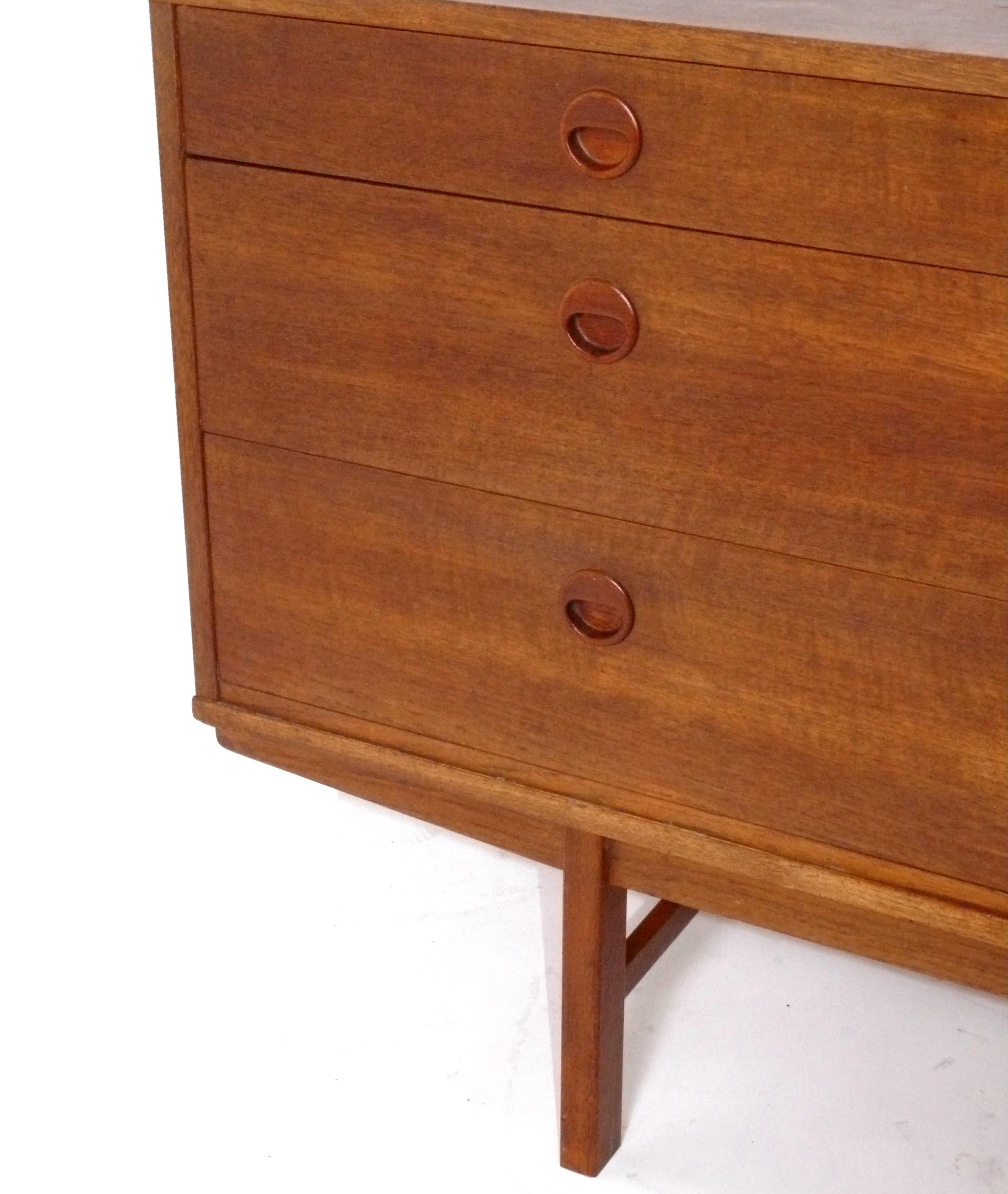 Dänische moderne Kommode aus Teakholz von Yngve Ekstrom für Dux ca. 1960er Jahre (Schwedisch) im Angebot