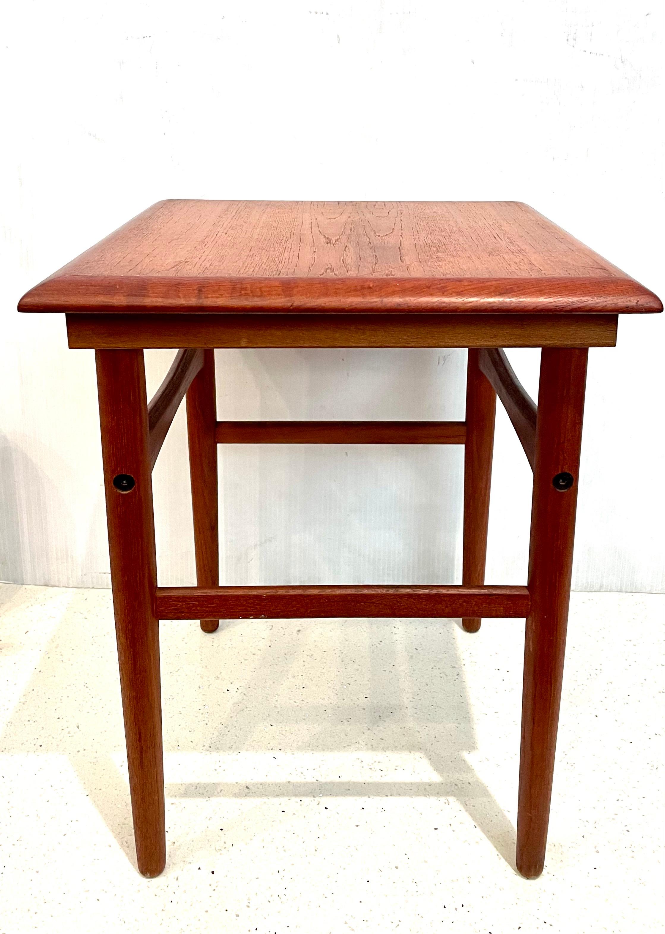 Danish Modern Teak Cocktail End Table In Good Condition In San Diego, CA
