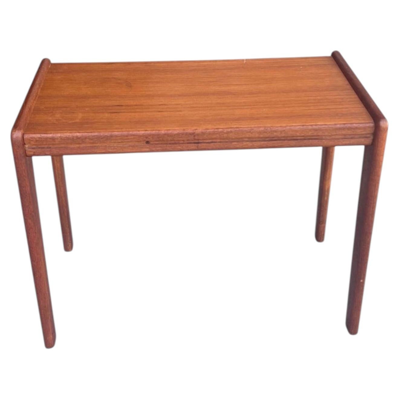 Danish Modern Teak Cocktail End table For Sale