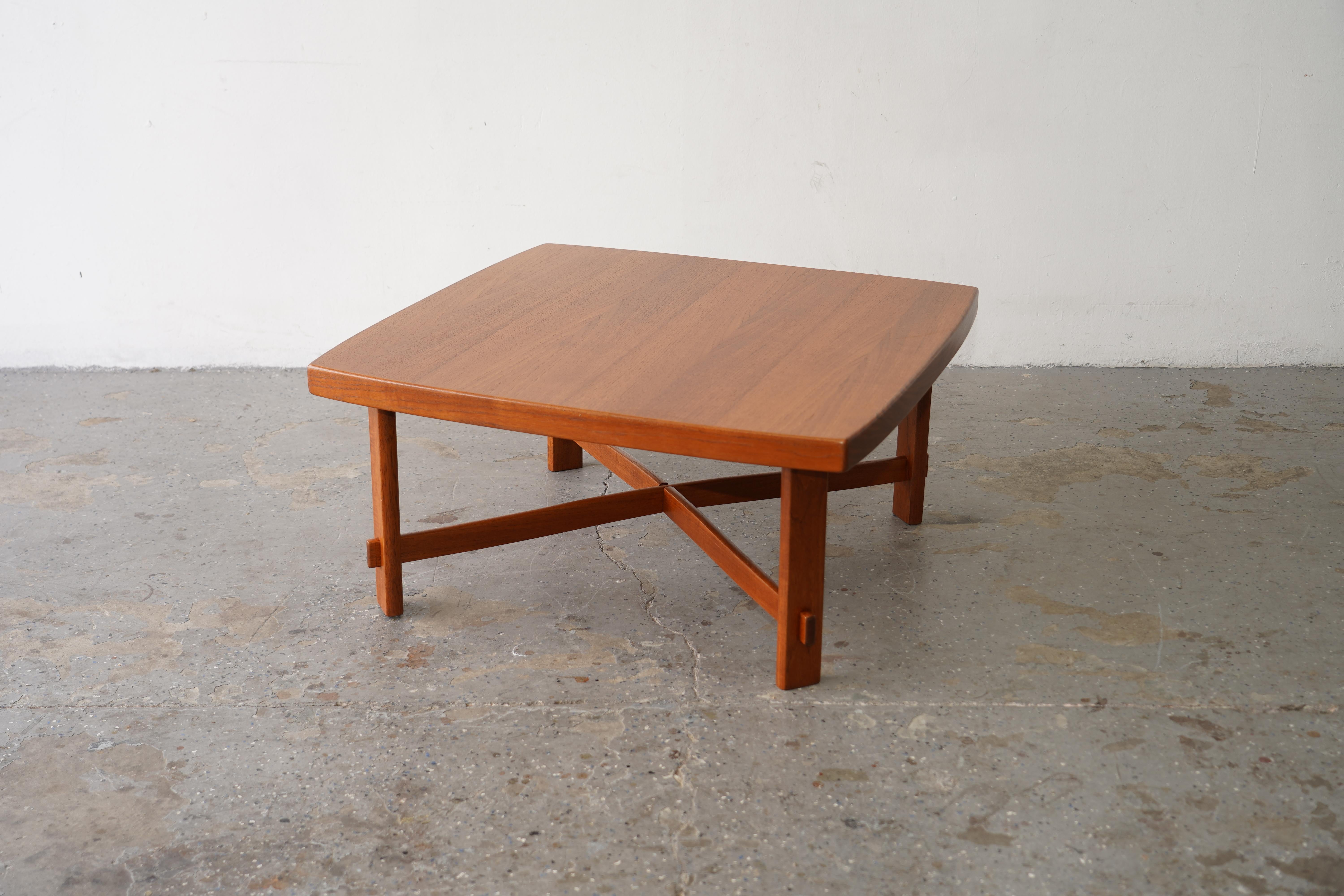 Table basse moderne danoise en teck par Albert  Larsons  pour Mobelfabrik  Tibro en vente 6
