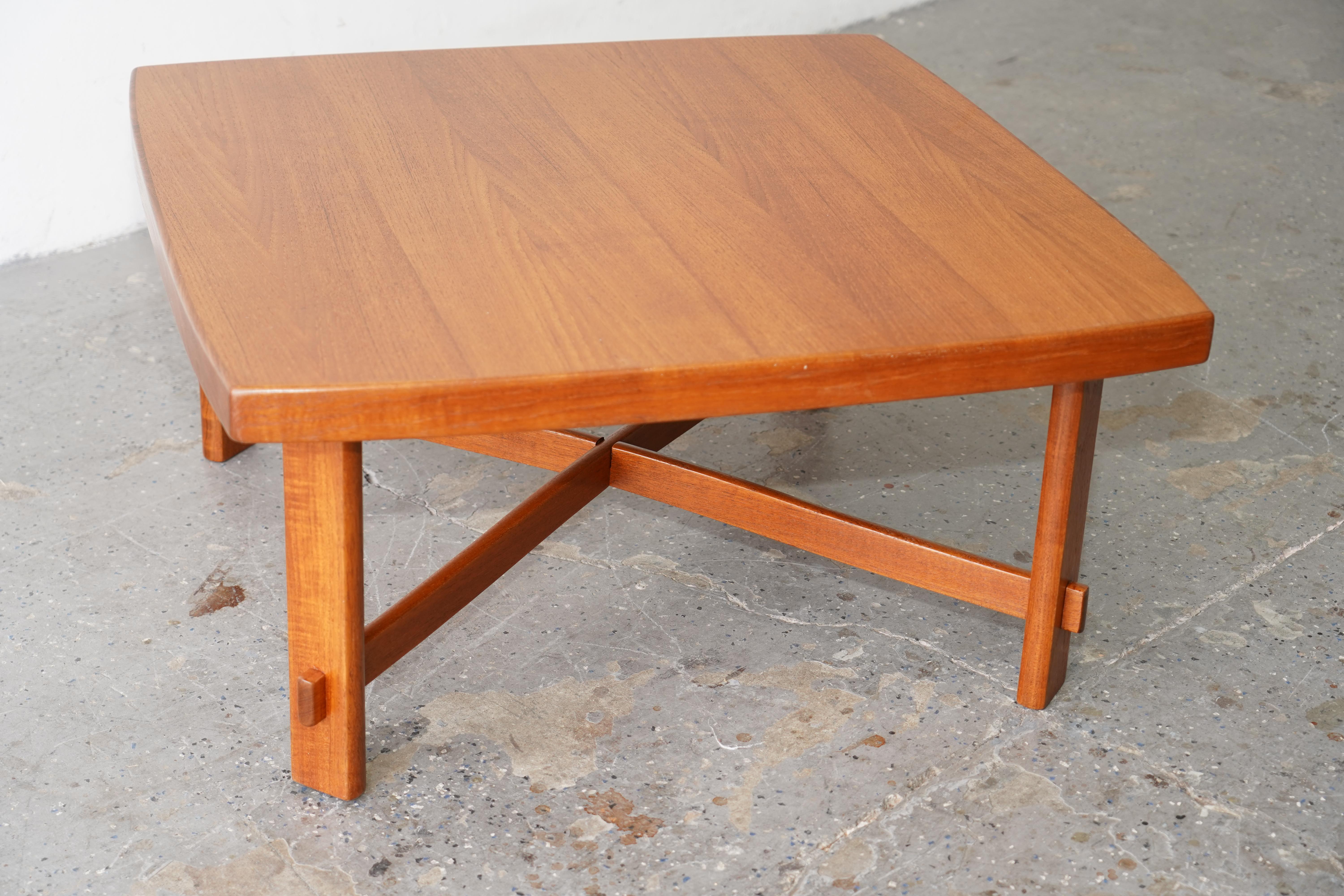 Table basse moderne danoise en teck par Albert  Larsons  pour Mobelfabrik  Tibro en vente 2