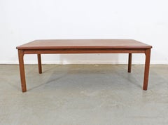 Dänischer moderner Couchtisch aus Teakholz von Domino Mobler