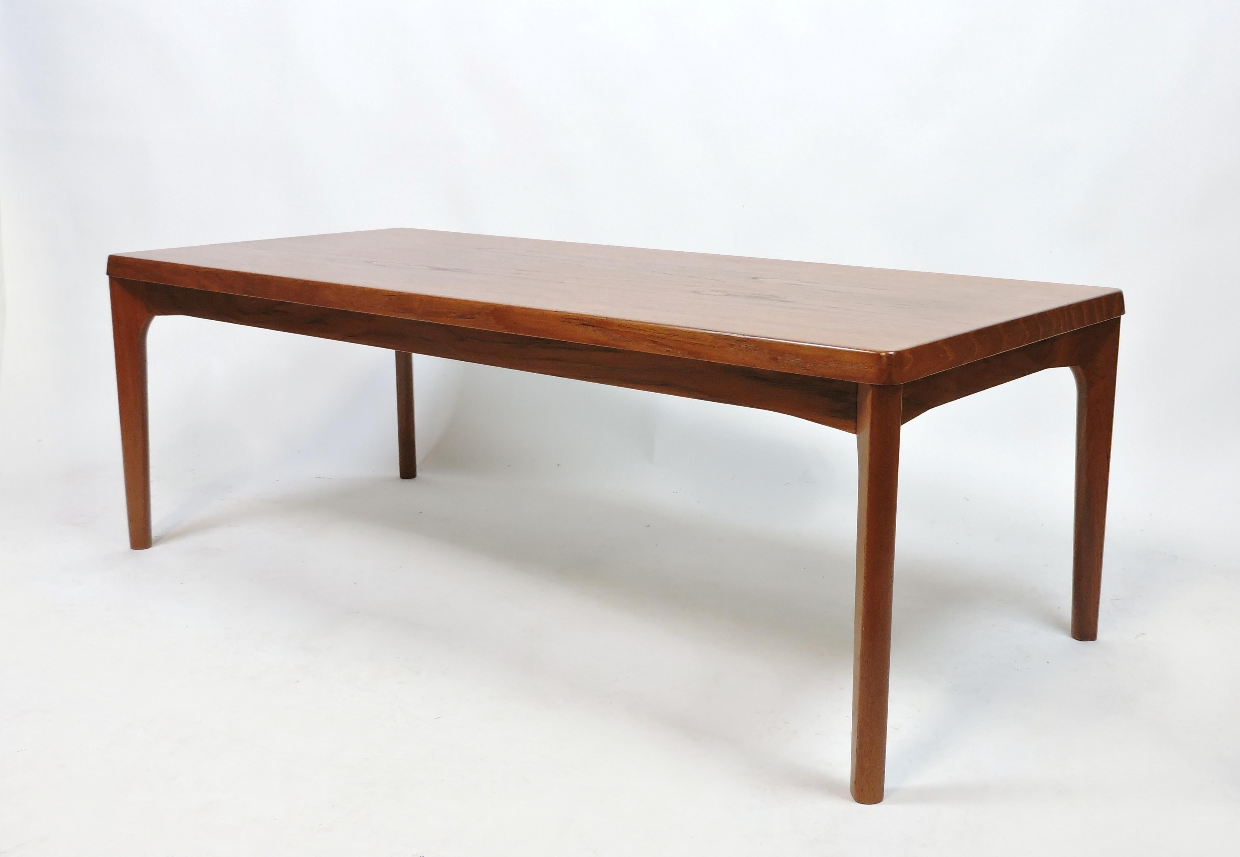 Danish Modern Teak Coffee Table by Henning Kjaernulf for Vejle Stole In Good Condition In Chesterfield, NJ