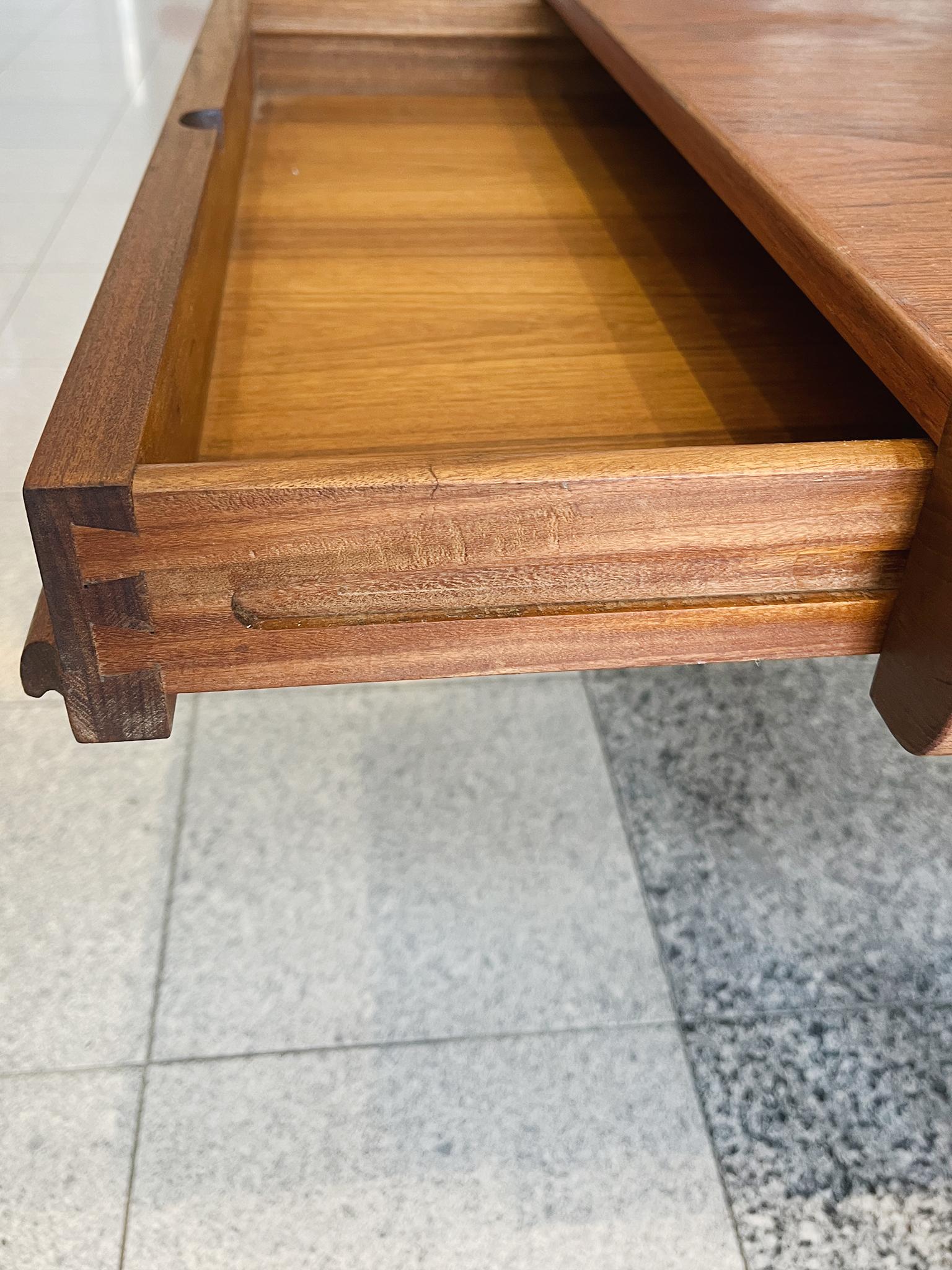 Mesa de centro danesa moderna de teca de Johannes Andersen en venta 3