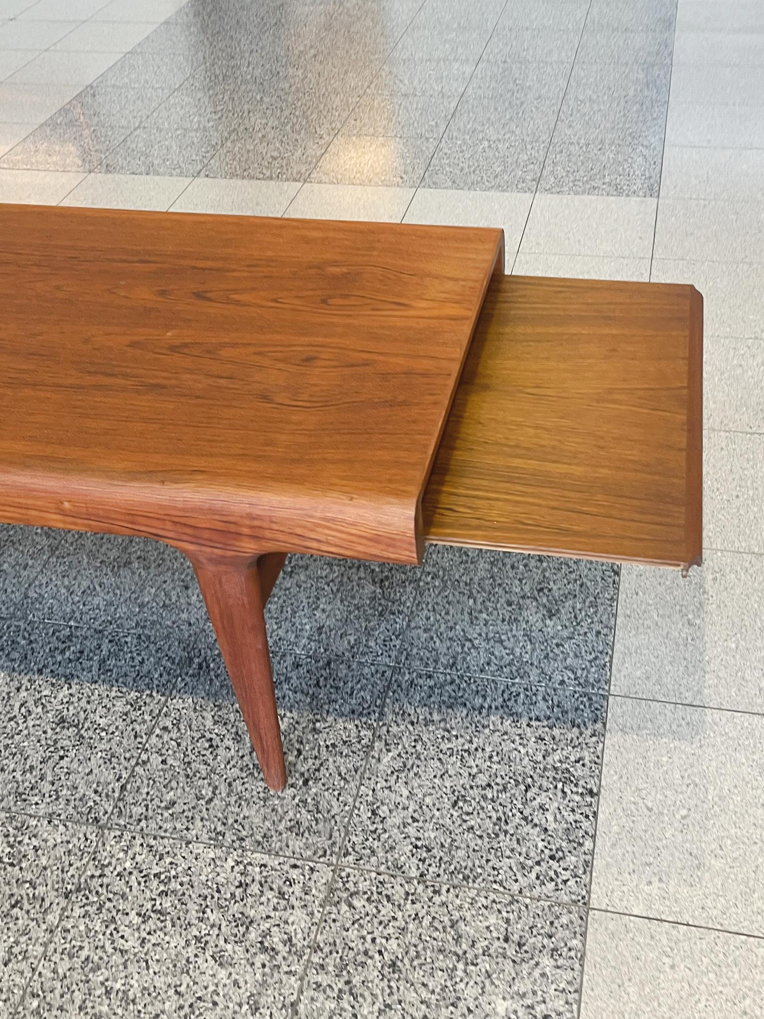 Mesa de centro danesa moderna de teca de Johannes Andersen en venta 4