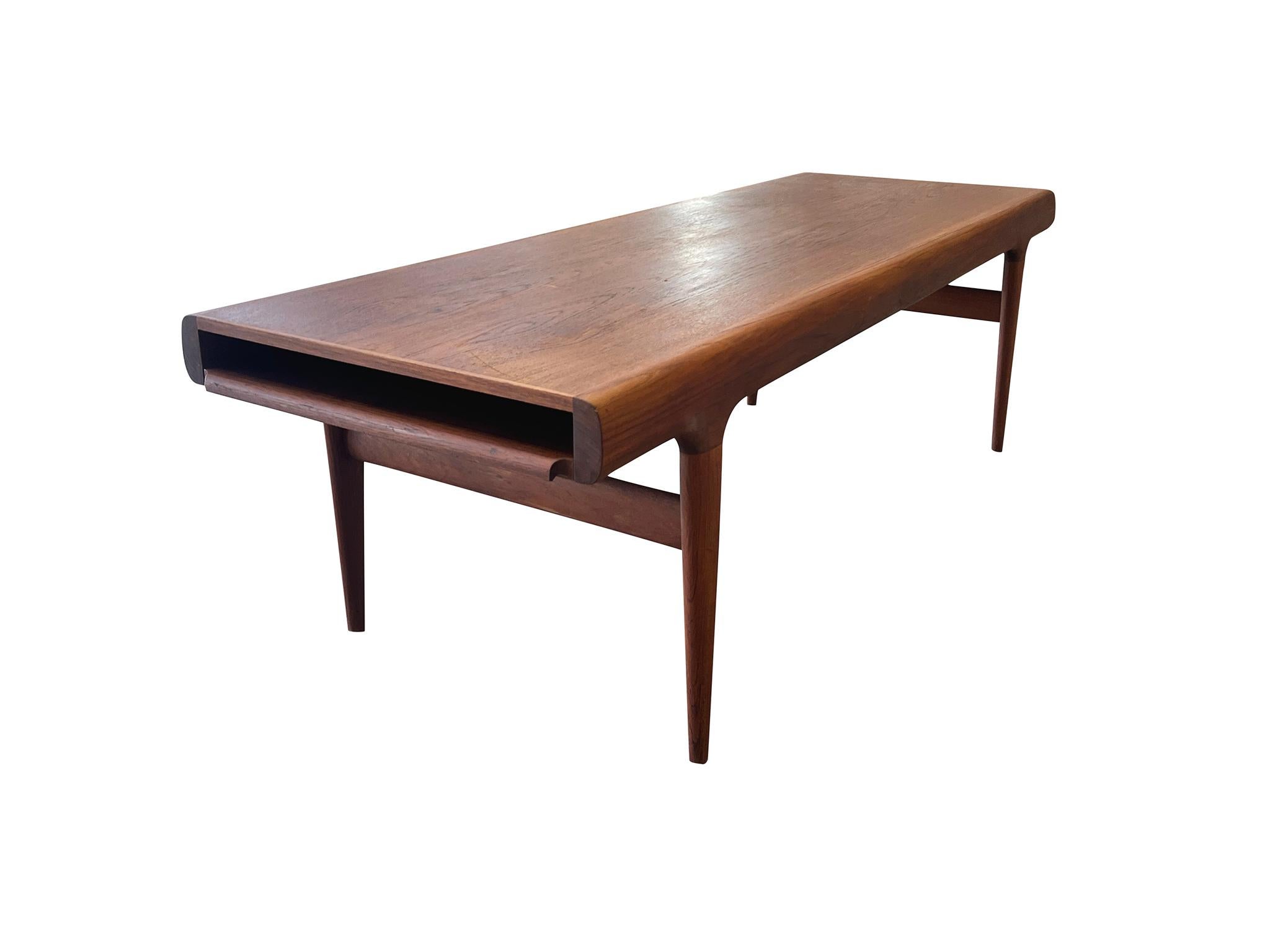 Mesa de centro danesa moderna de teca de Johannes Andersen Escandinavo moderno en venta