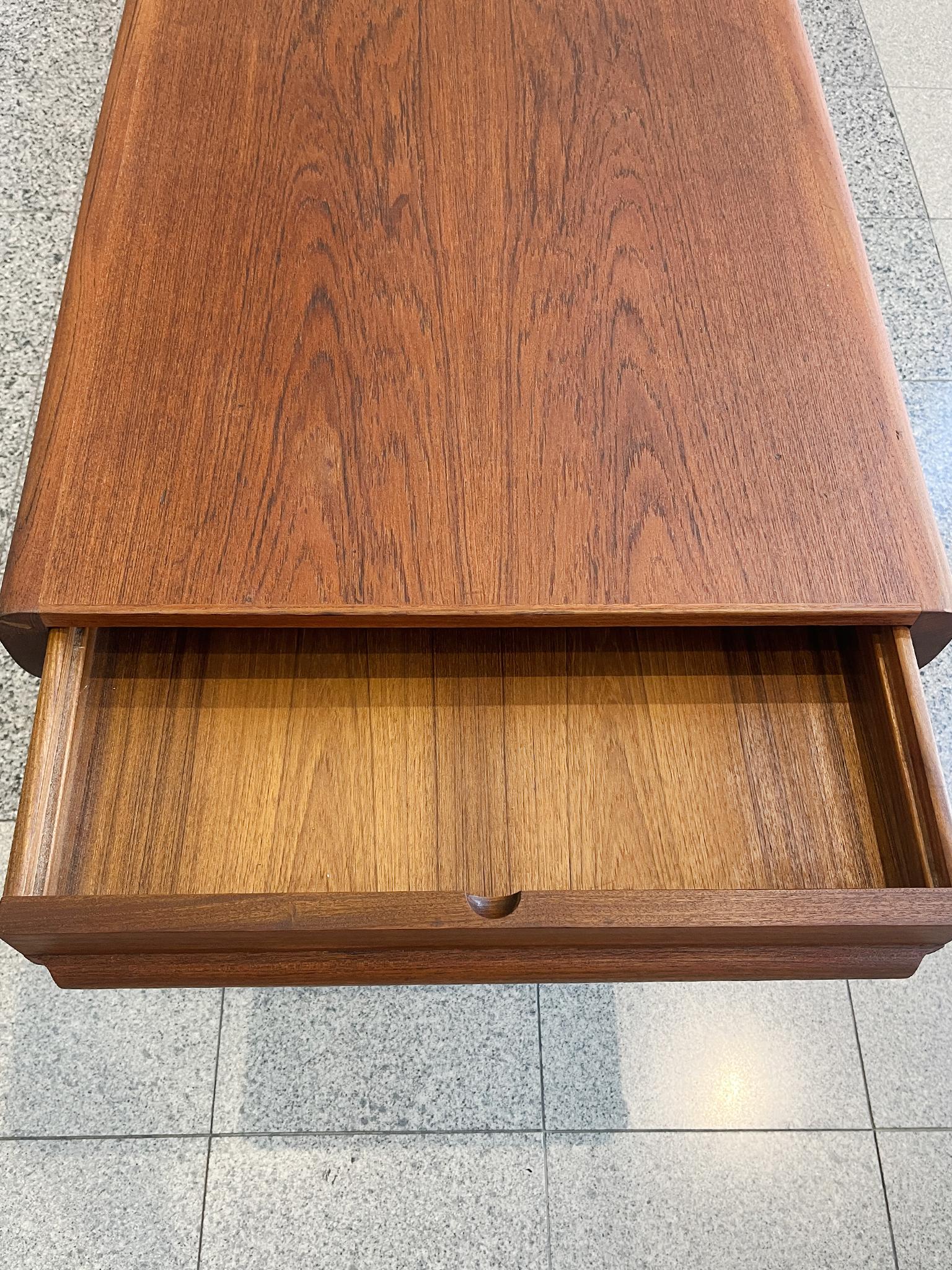 Mesa de centro danesa moderna de teca de Johannes Andersen en venta 2