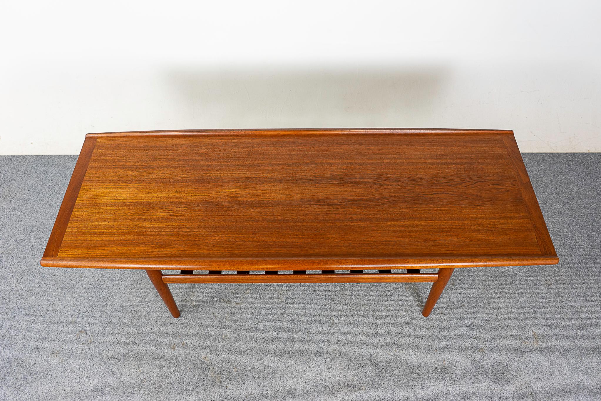 Danish Modern Teak Coffee Table by Svend Aage Eriksen In Good Condition For Sale In VANCOUVER, CA